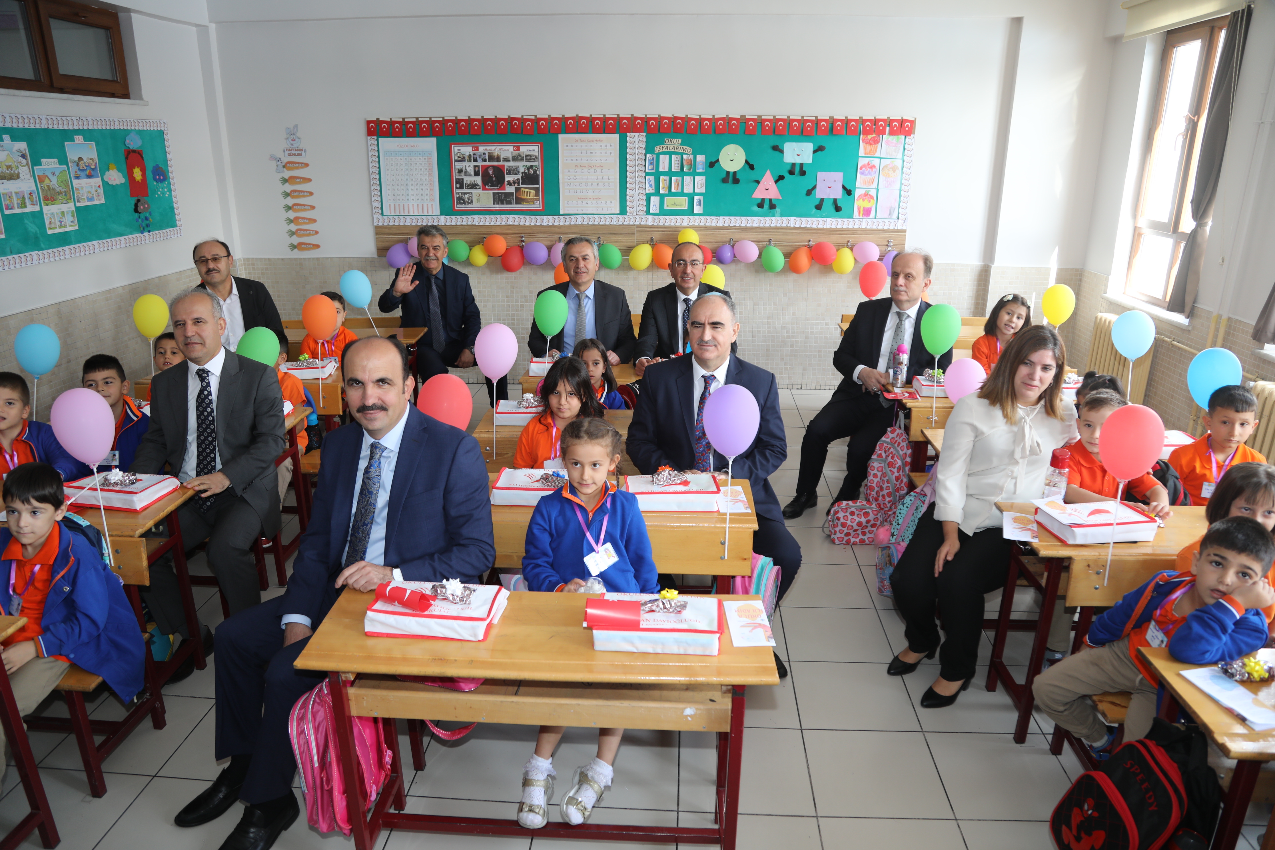BAŞKAN ALTAY YENİ EĞİTİM-ÖĞRETİM YILI DOLAYISIYLA ÖĞRENCİLERLE BULUŞTU