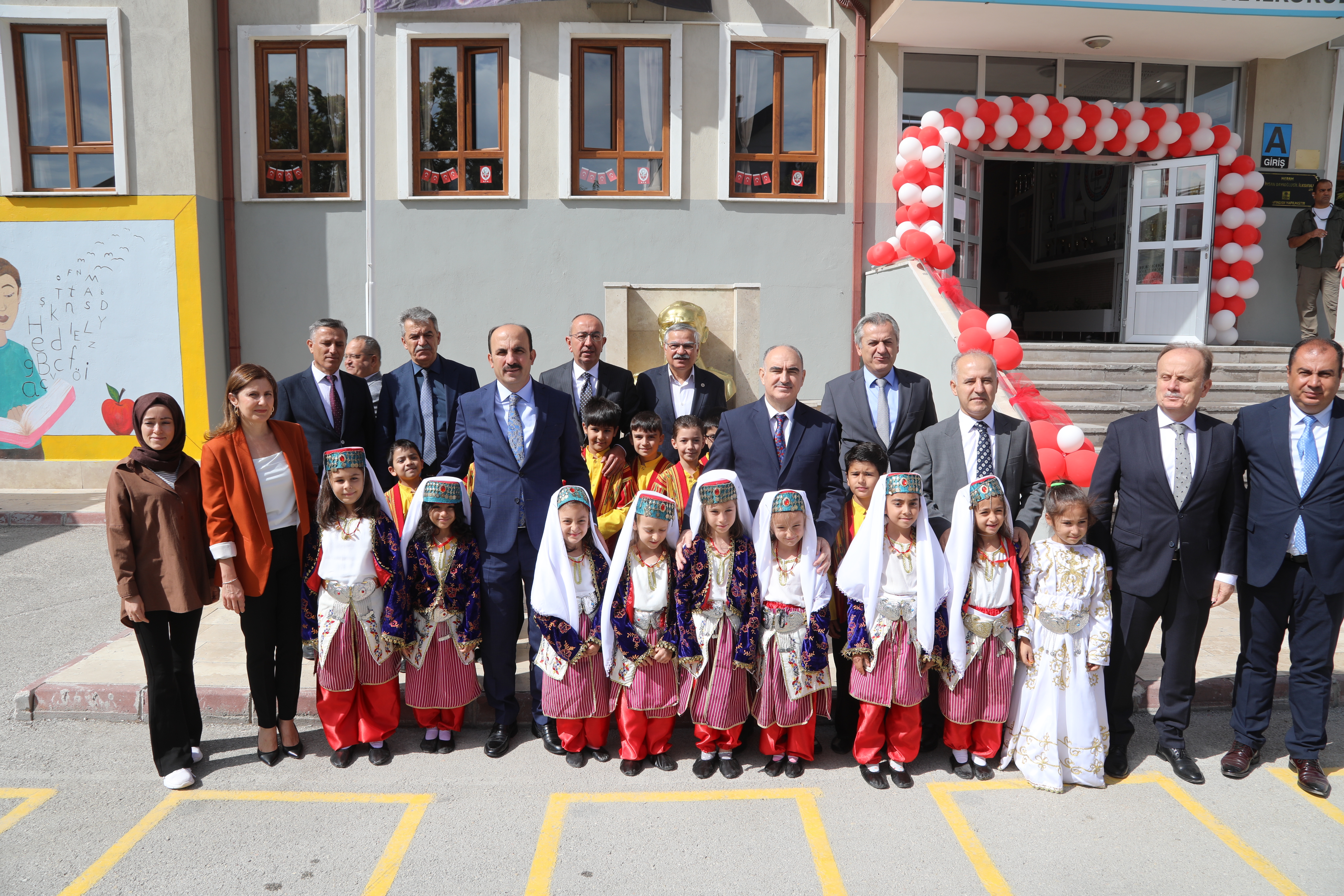 BAŞKAN ALTAY YENİ EĞİTİM-ÖĞRETİM YILI DOLAYISIYLA ÖĞRENCİLERLE BULUŞTU