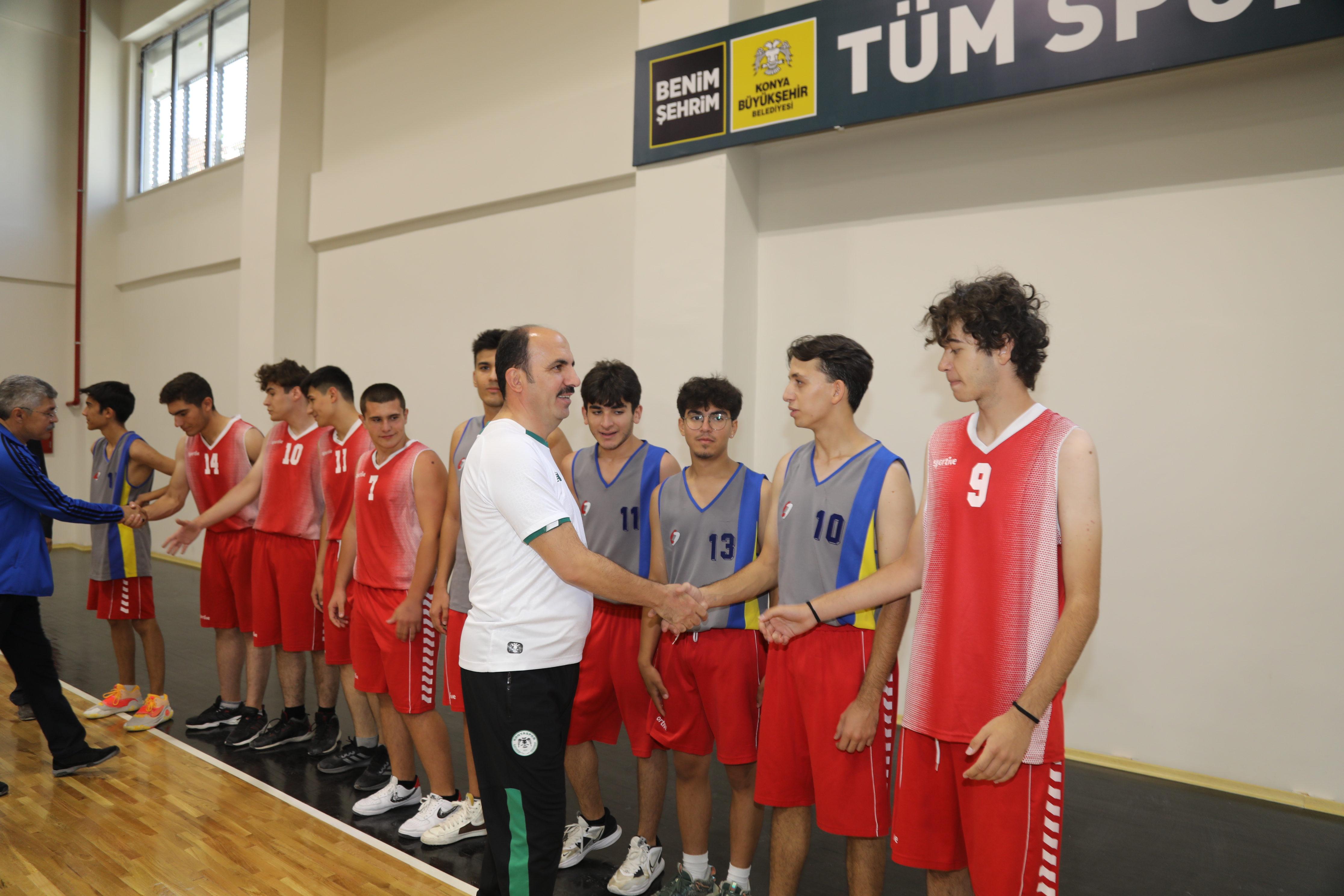 KONYA LİSESİ KONFERANS VE SPOR SALONU HİZMETE AÇILDI