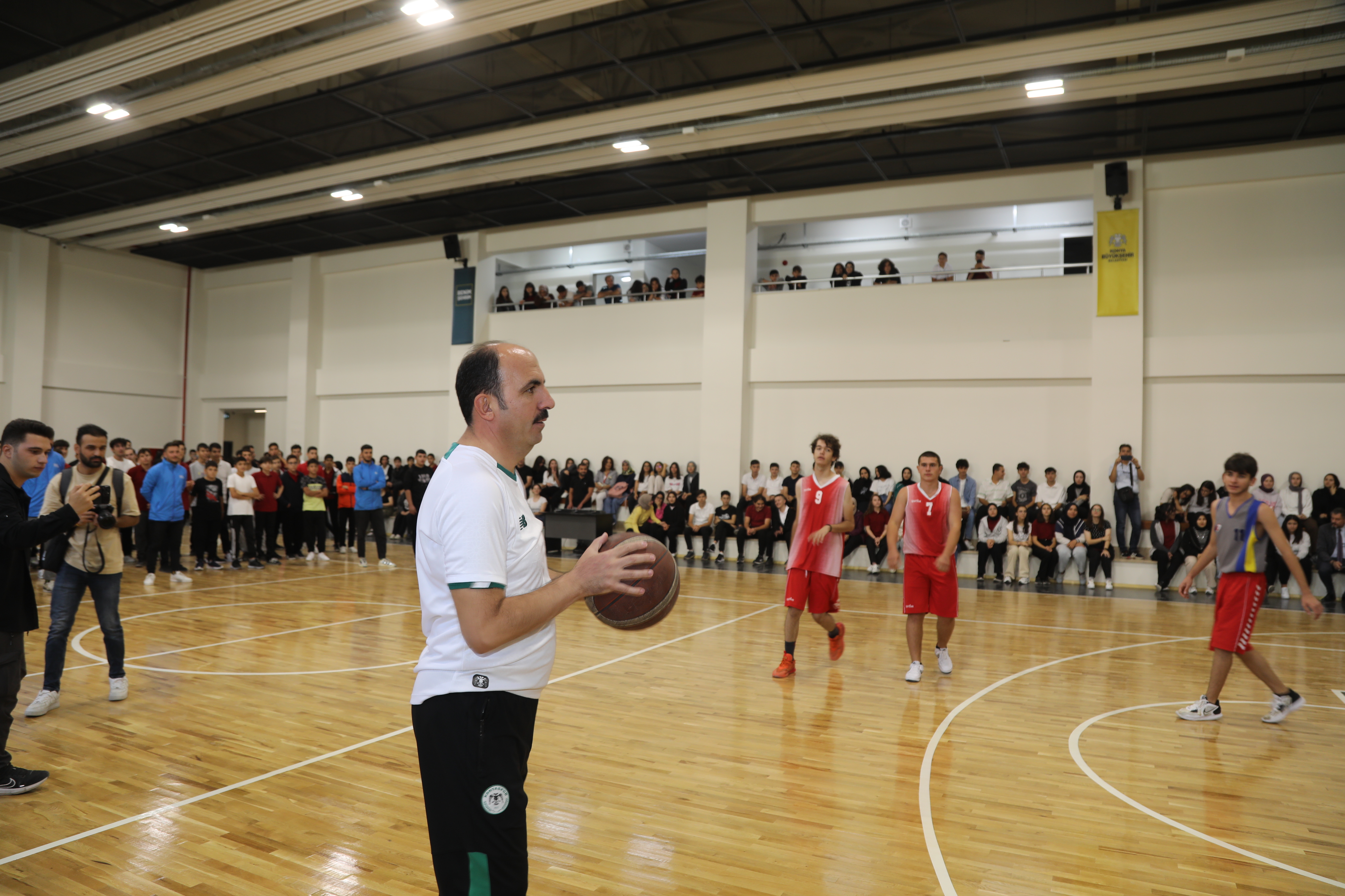 KONYA LİSESİ KONFERANS VE SPOR SALONU HİZMETE AÇILDI