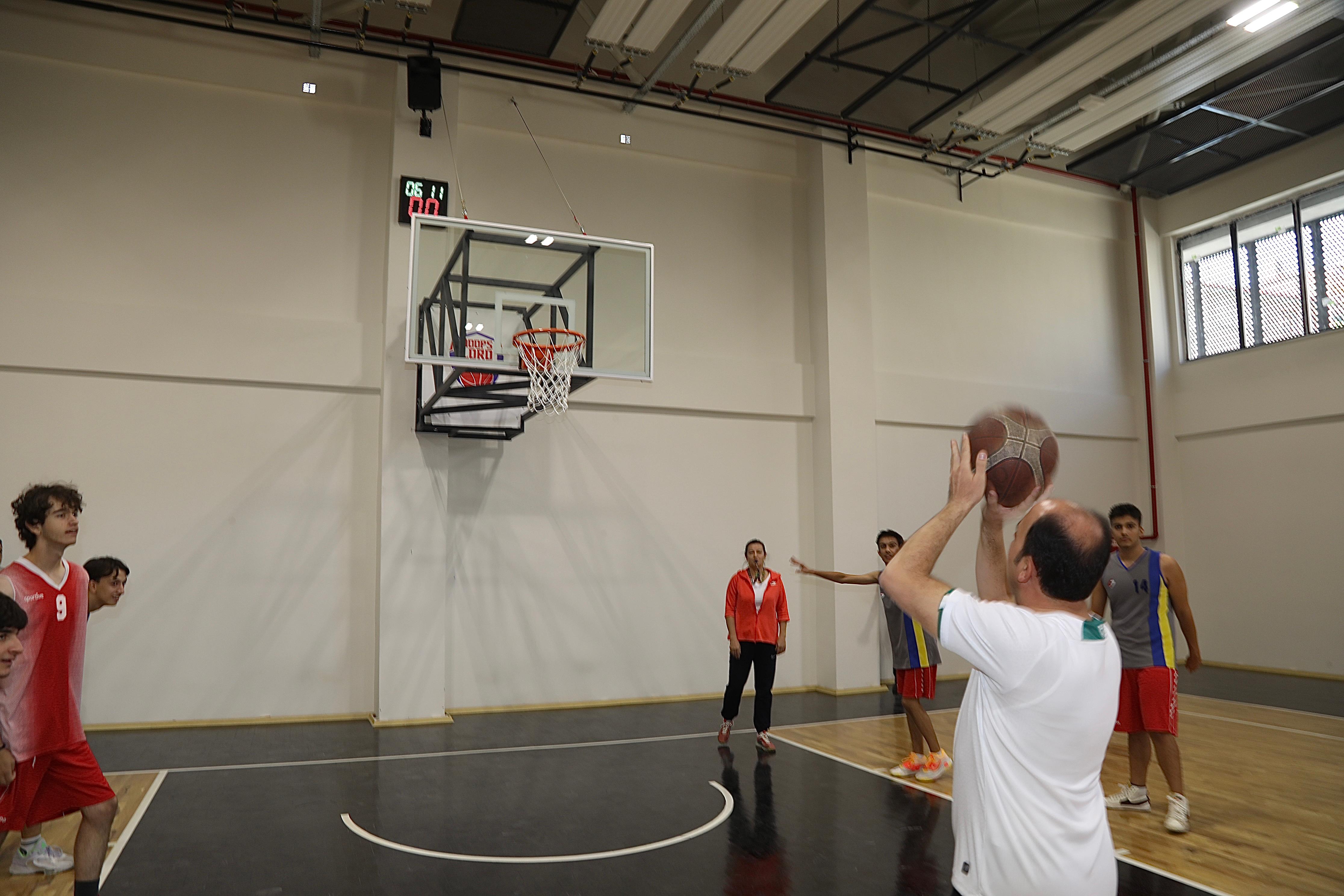 KONYA LİSESİ KONFERANS VE SPOR SALONU HİZMETE AÇILDI