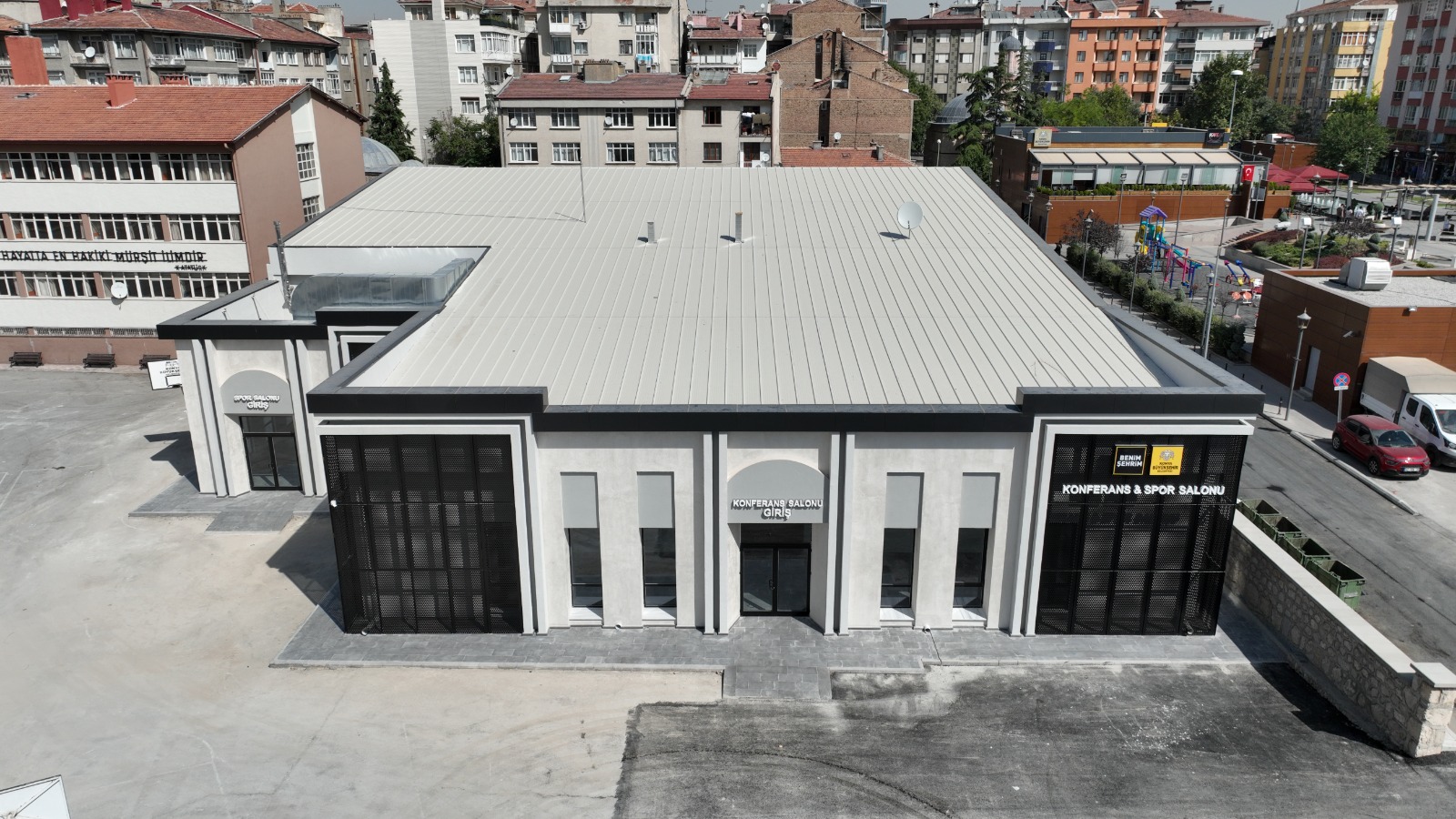 KONYA LİSESİ KONFERANS VE SPOR SALONU HİZMETE AÇILDI