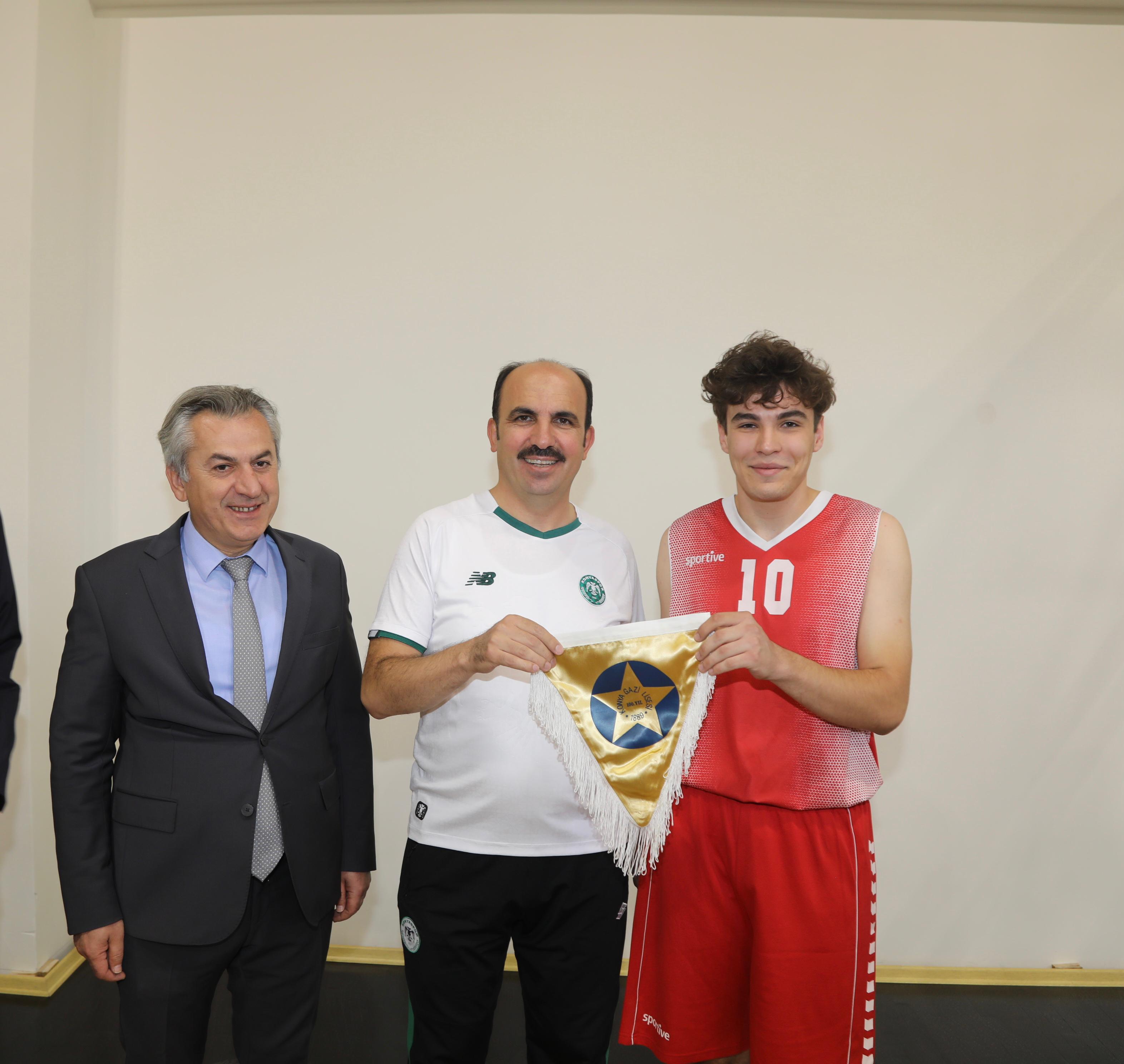 KONYA LİSESİ KONFERANS VE SPOR SALONU HİZMETE AÇILDI