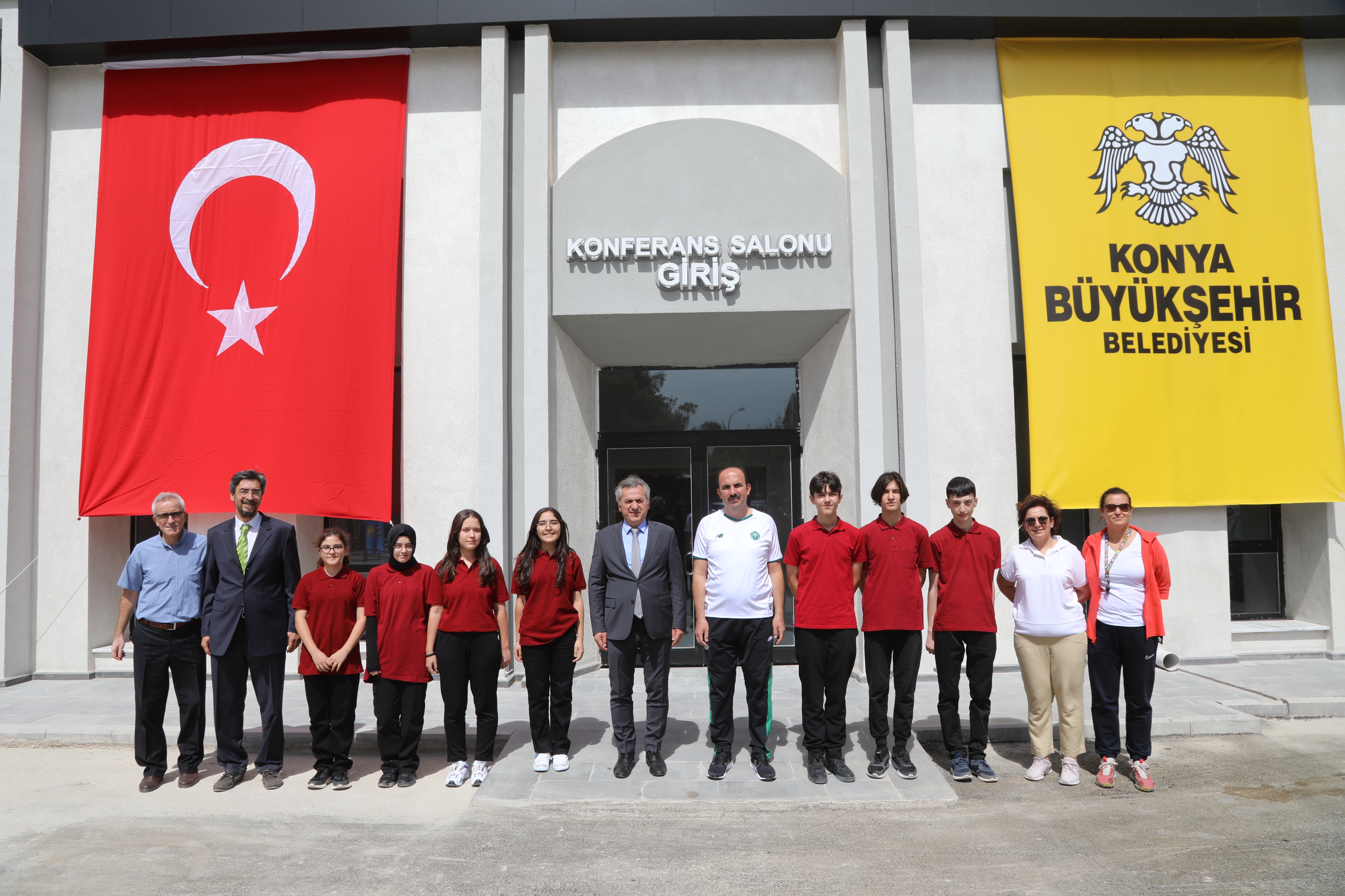 KONYA LİSESİ KONFERANS VE SPOR SALONU HİZMETE AÇILDI