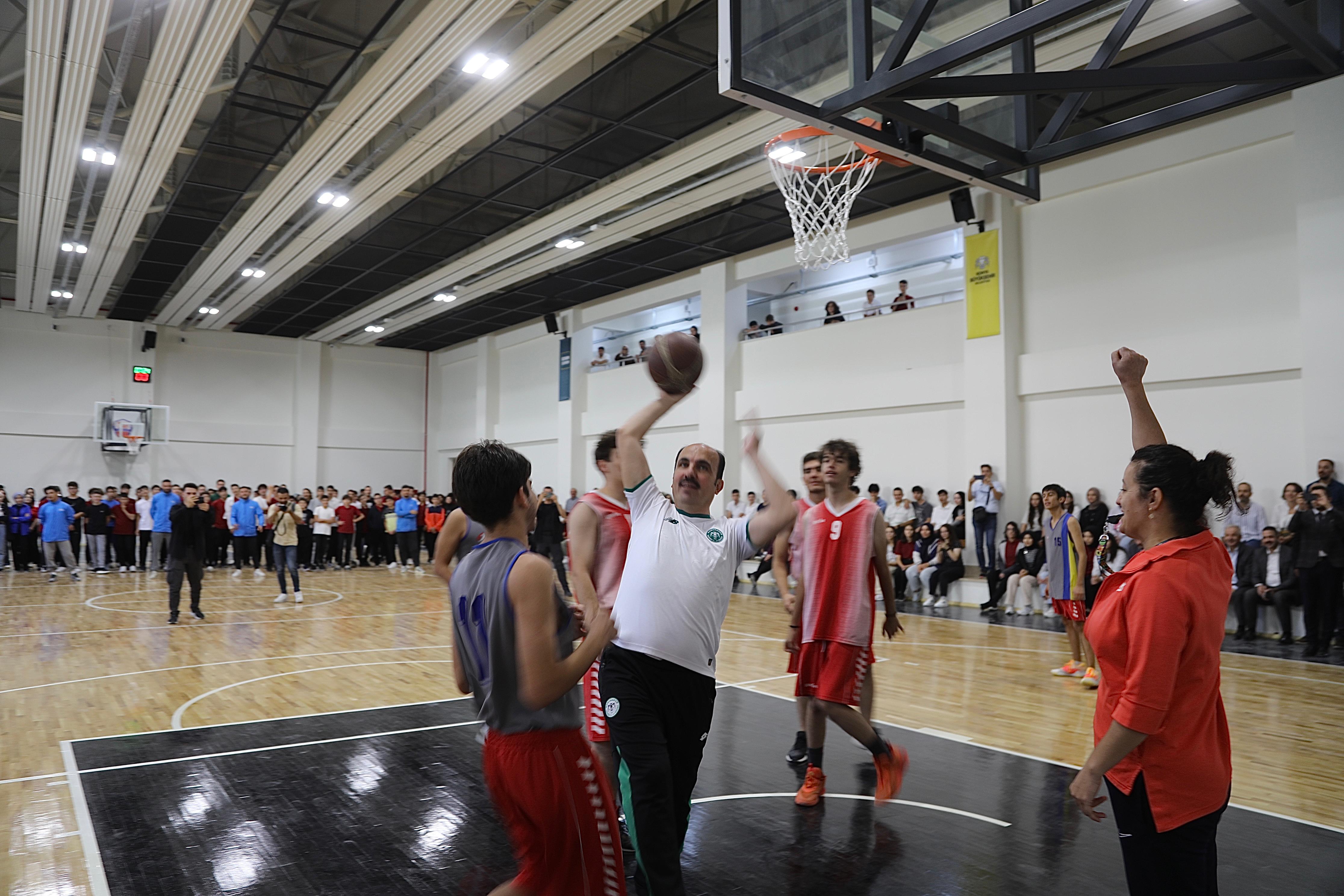 KONYA LİSESİ KONFERANS VE SPOR SALONU HİZMETE AÇILDI
