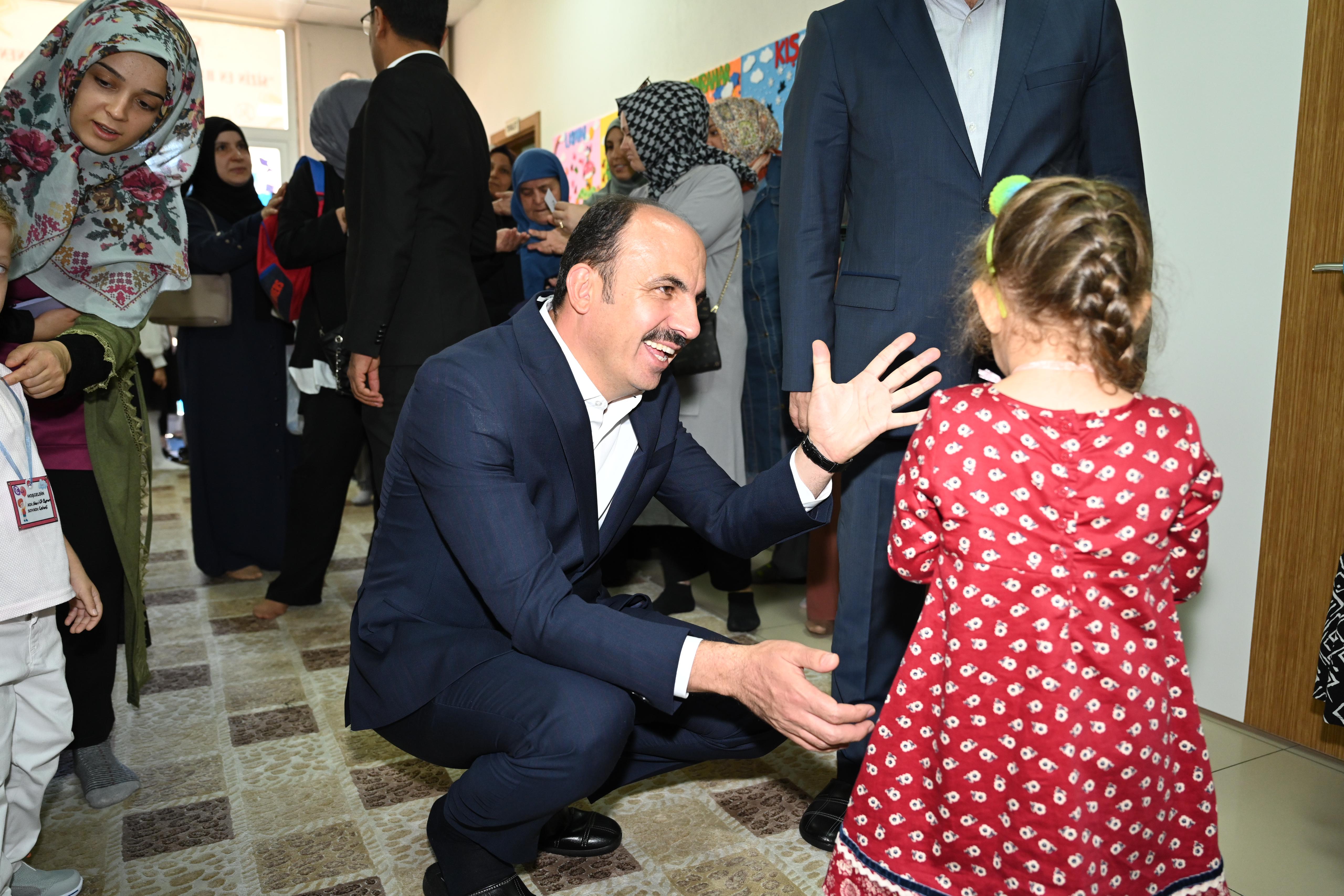 BAŞKAN ALTAY MİNİK KUR’AN TALEBELERİNE EĞİTİM SETİ DAĞITTI