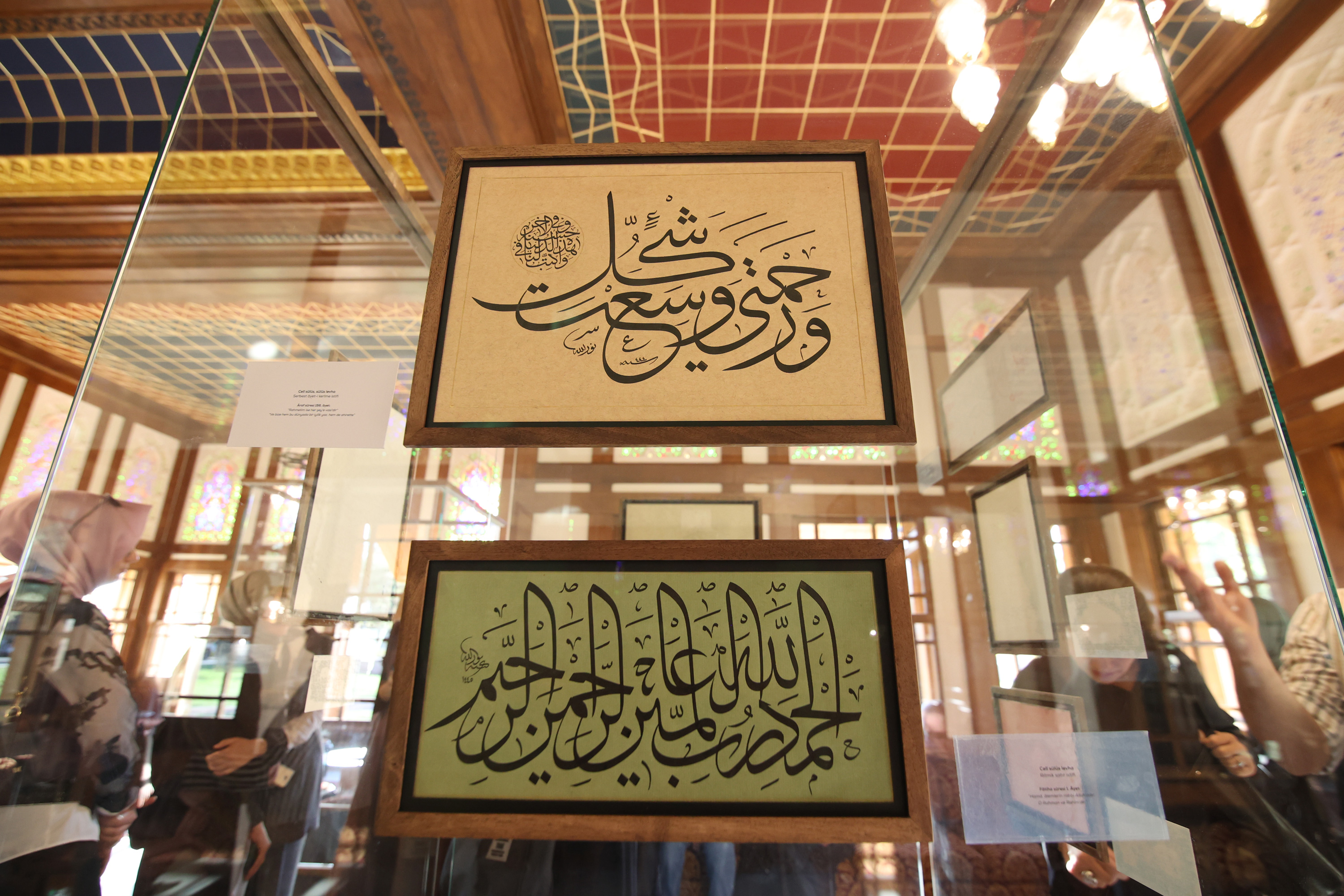 KONYA BÜYÜKŞEHİR’İN EV SAHİPLİĞİ YAPTIĞI HÜSN-İ HAT SERGİSİ ZİYARETÇİLERİNİ AĞIRLIYOR