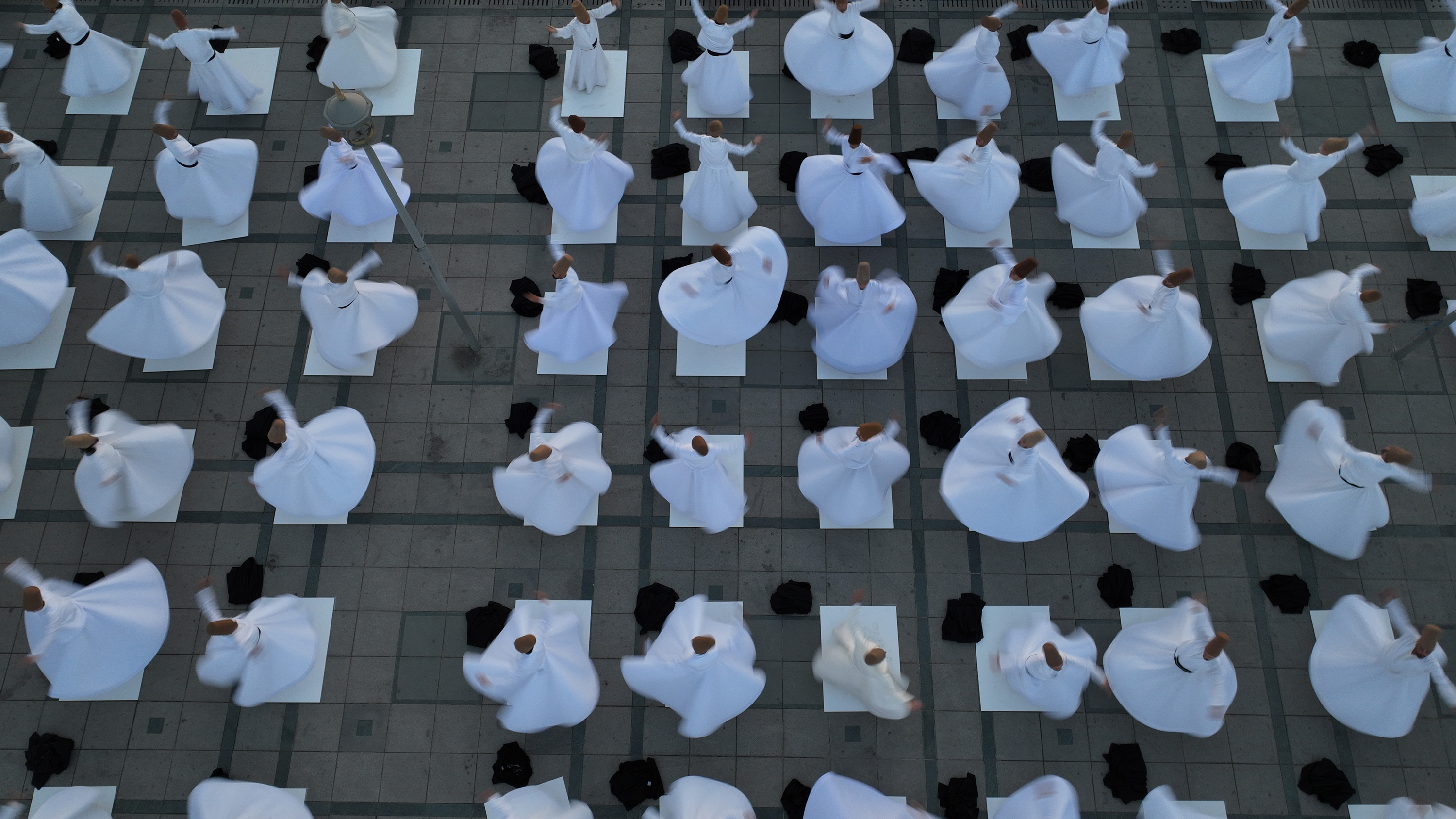MEVLANA’NIN HUZURUNDA 250 SEMAZEN AYNI ANDA SEMA İCRA ETTİ