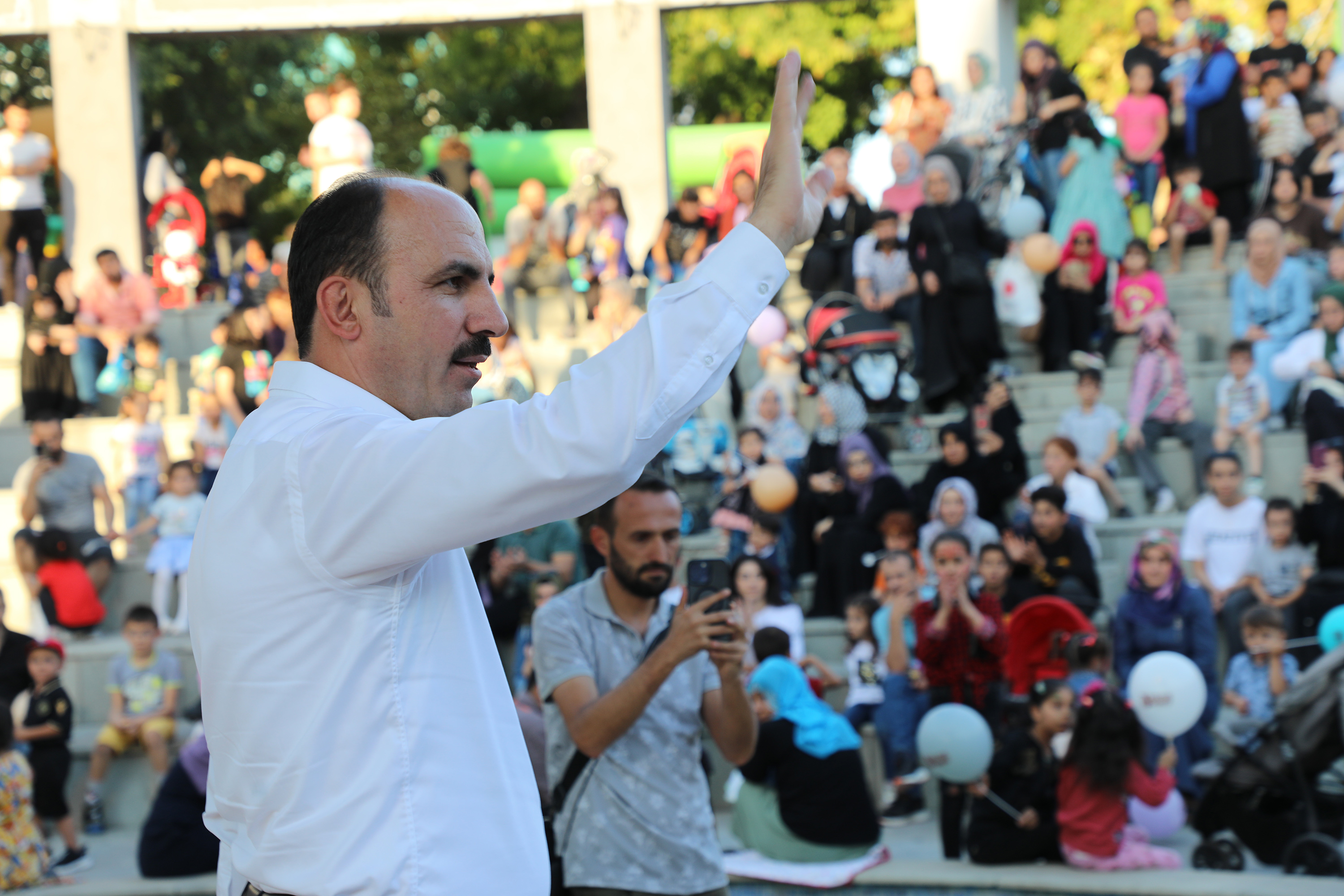 BAŞKAN ALTAY MİSTİK MÜZİK FESTİVALİ ETKİNLİKLERİNDE VATANDAŞLARLA BULUŞTU