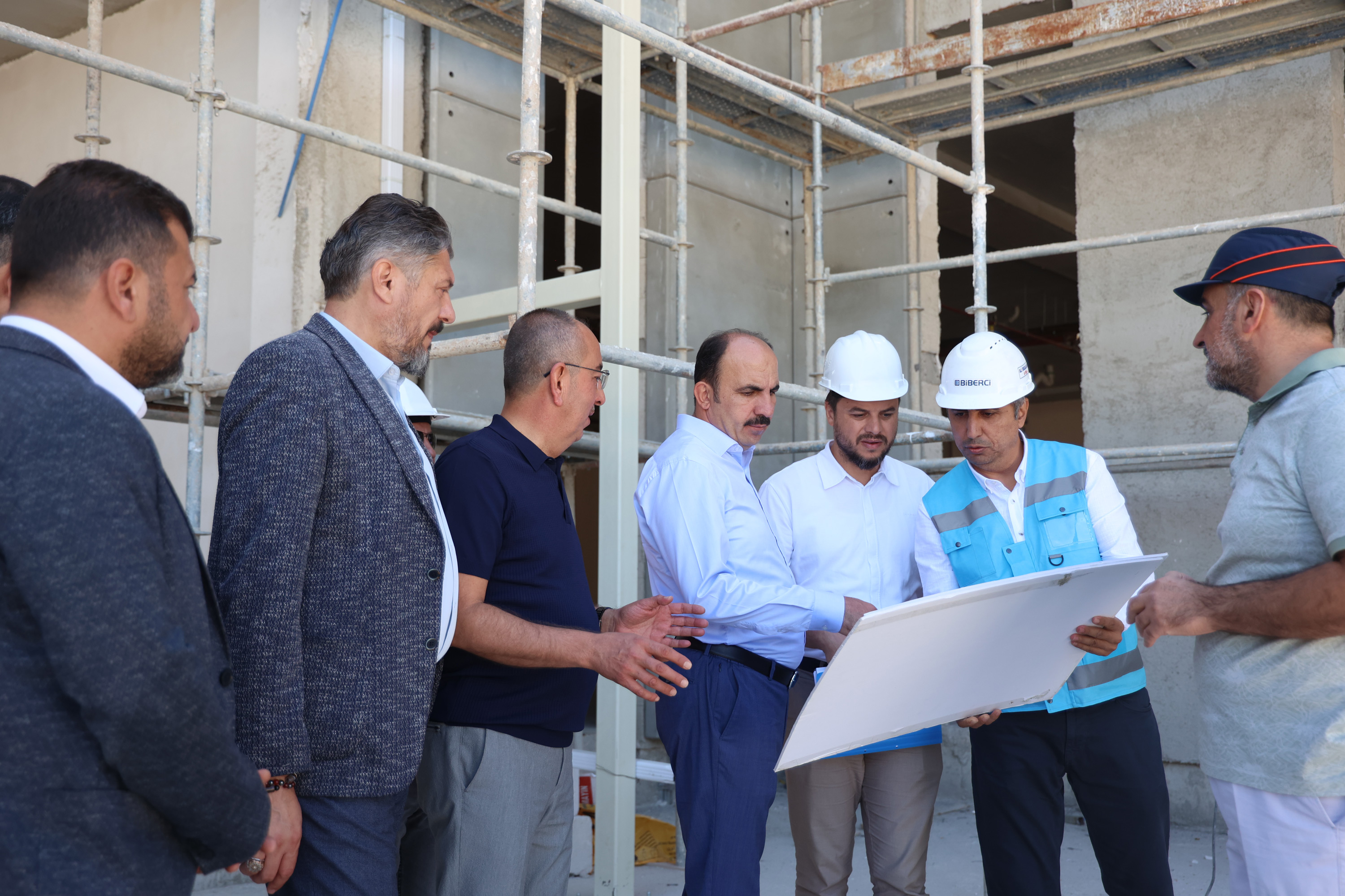BAŞKAN ALTAY VE BAŞKAN KAVUŞ YAKA SOSYAL TESİSLERİ İNŞAATINI İNCELEDİ