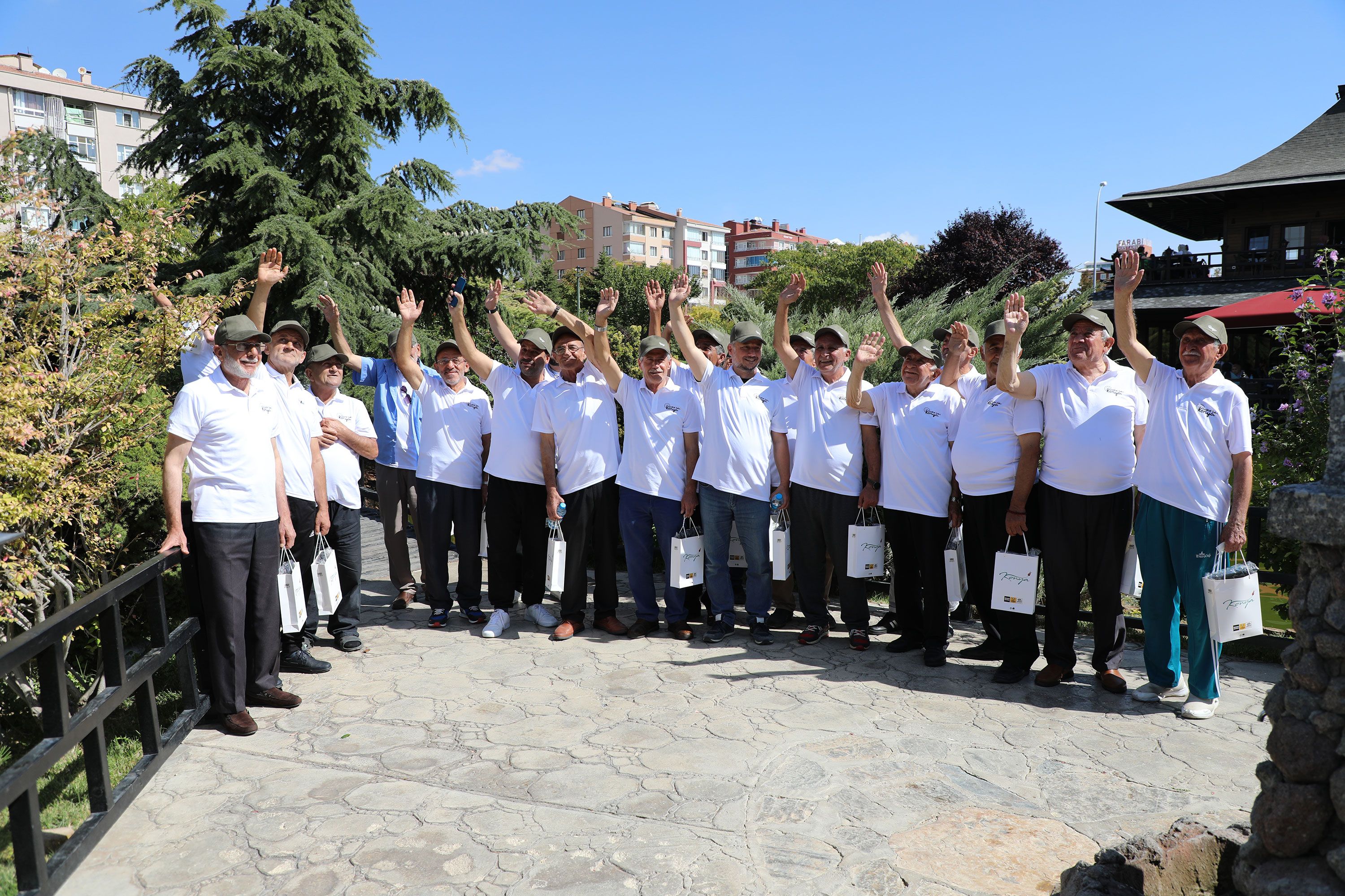 KONYA BÜYÜKŞEHİR HUZUREVİNDE KALAN BÜYÜKLERİMİZ İÇİN BİSİKLET ETKİNLİĞİ DÜZENLEDİ