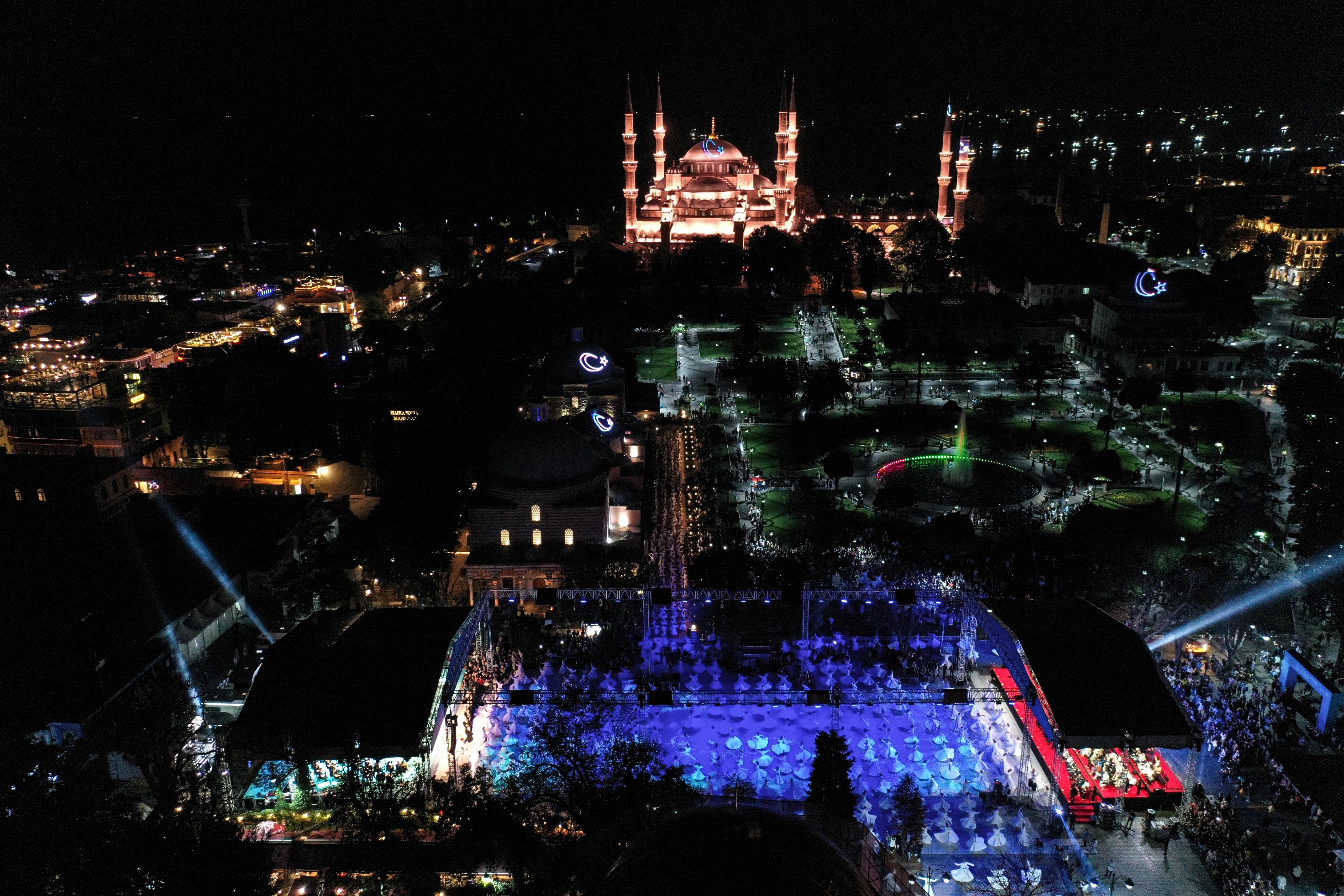VUSLATIN 750. YILINDA 750 SEMAZEN SULTANAHMET MEYDANI’NDA SEMA AYİN-İ ŞERİFİ GERÇEKLEŞTİRDİ
