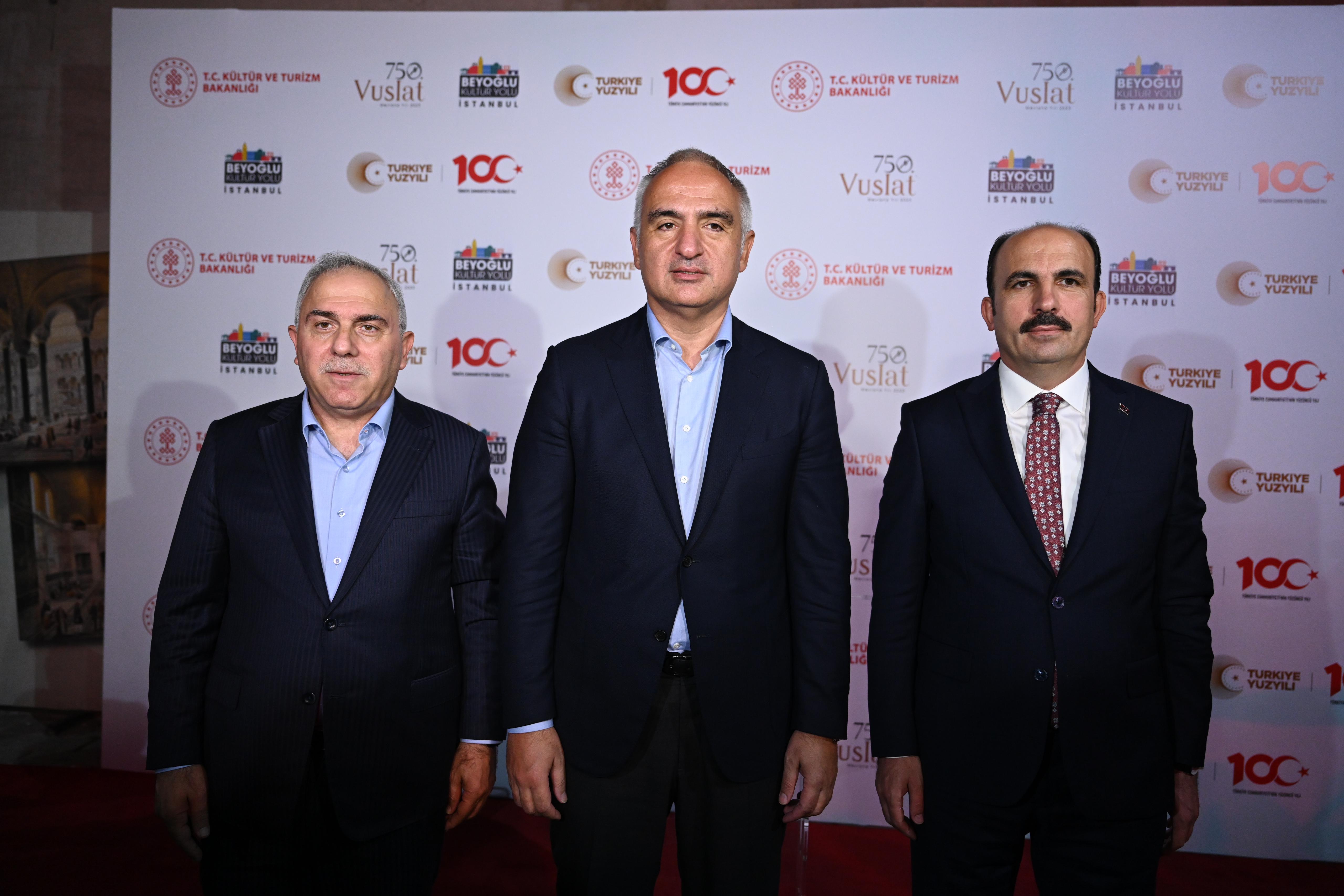 VUSLATIN 750. YILINDA 750 SEMAZEN SULTANAHMET MEYDANI’NDA SEMA AYİN-İ ŞERİFİ GERÇEKLEŞTİRDİ
