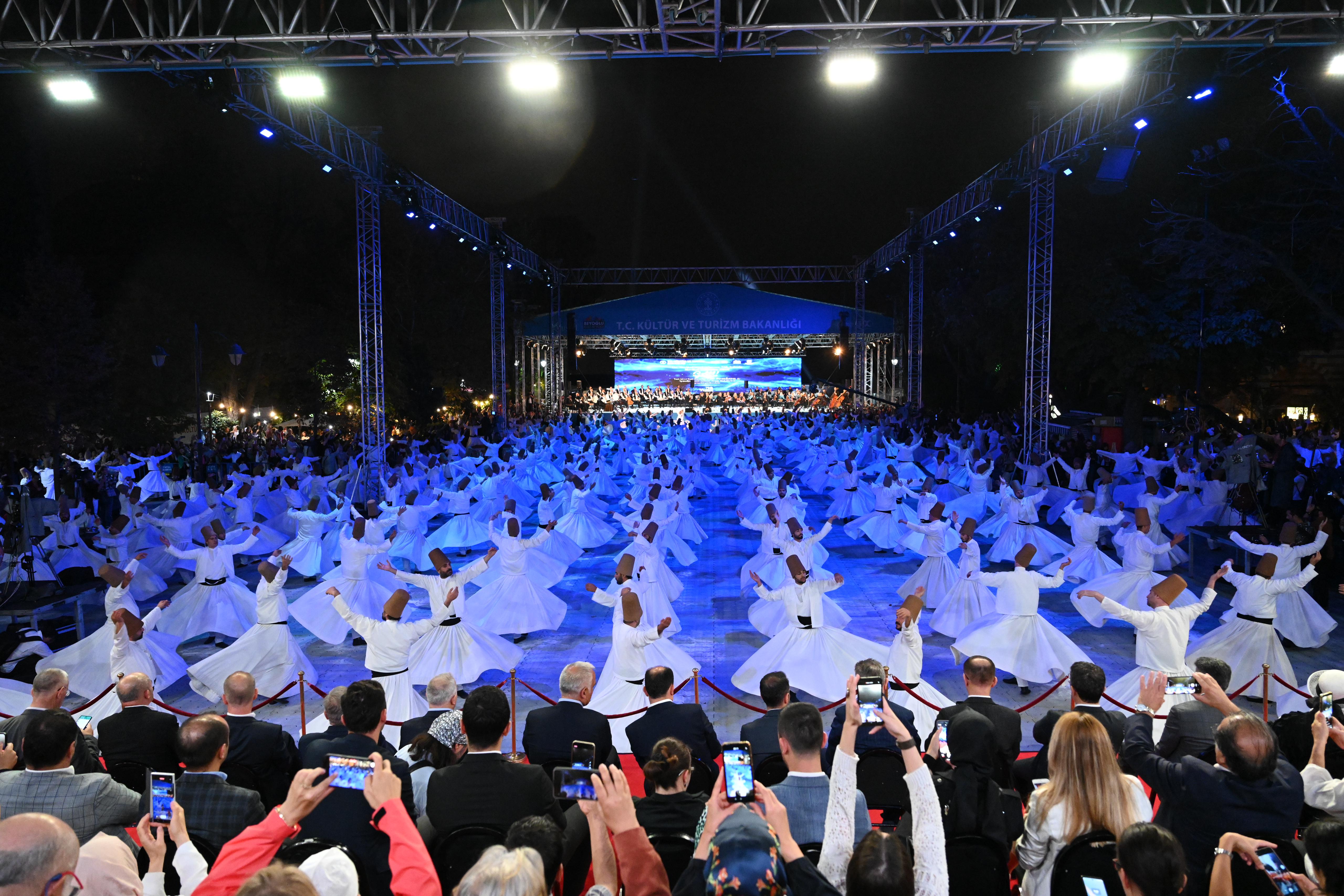 VUSLATIN 750. YILINDA 750 SEMAZEN SULTANAHMET MEYDANI’NDA SEMA AYİN-İ ŞERİFİ GERÇEKLEŞTİRDİ