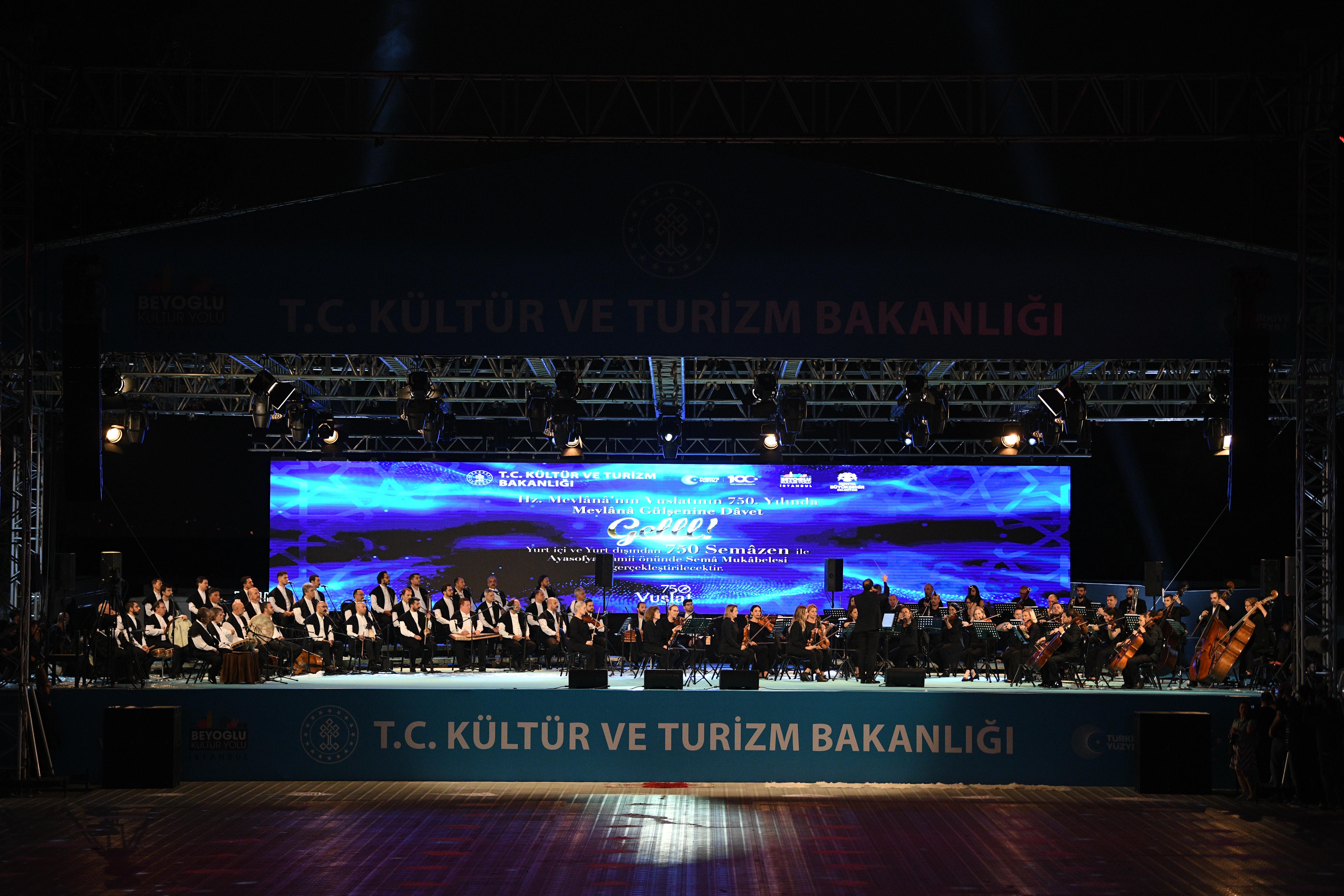 VUSLATIN 750. YILINDA 750 SEMAZEN SULTANAHMET MEYDANI’NDA SEMA AYİN-İ ŞERİFİ GERÇEKLEŞTİRDİ