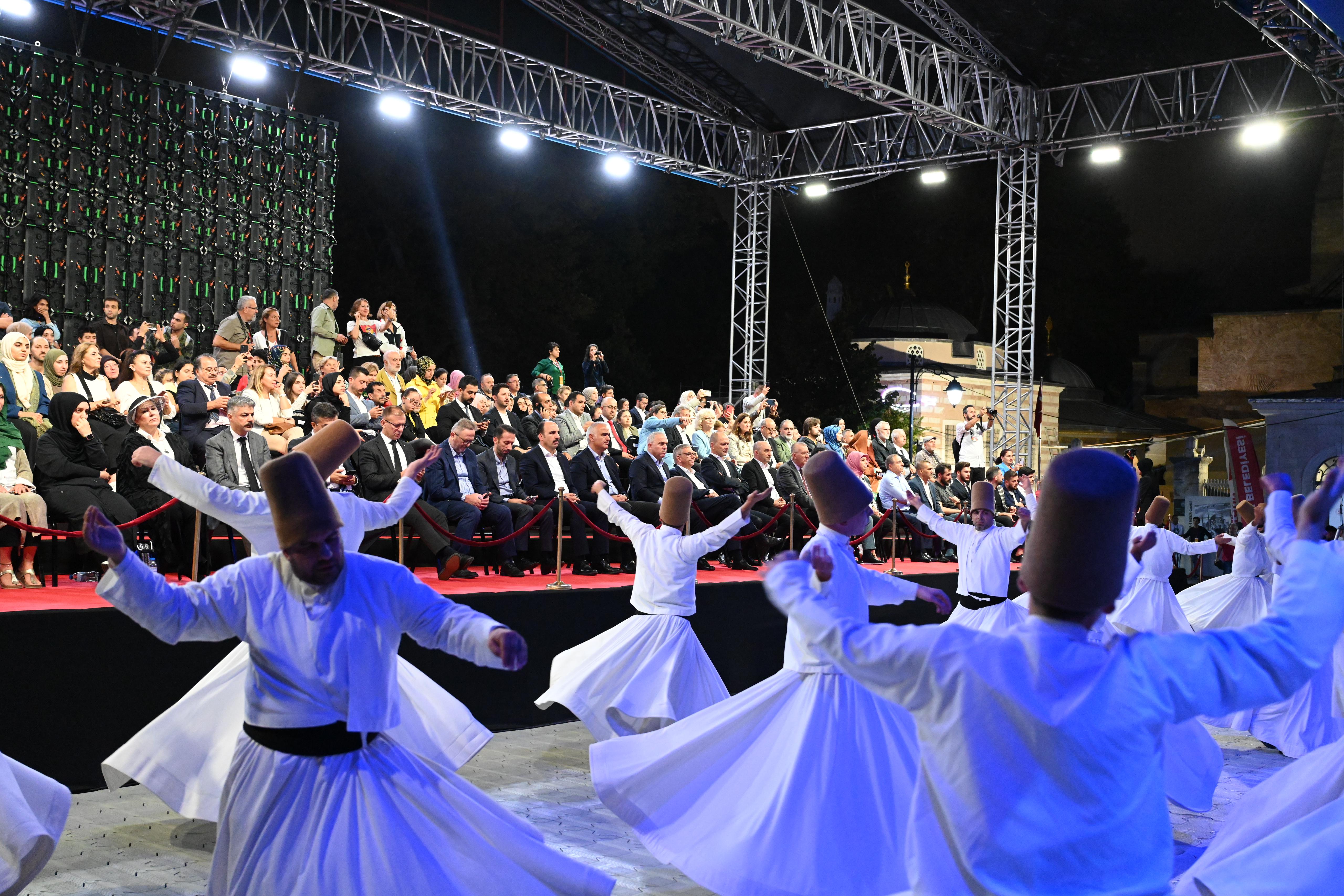 VUSLATIN 750. YILINDA 750 SEMAZEN SULTANAHMET MEYDANI’NDA SEMA AYİN-İ ŞERİFİ GERÇEKLEŞTİRDİ
