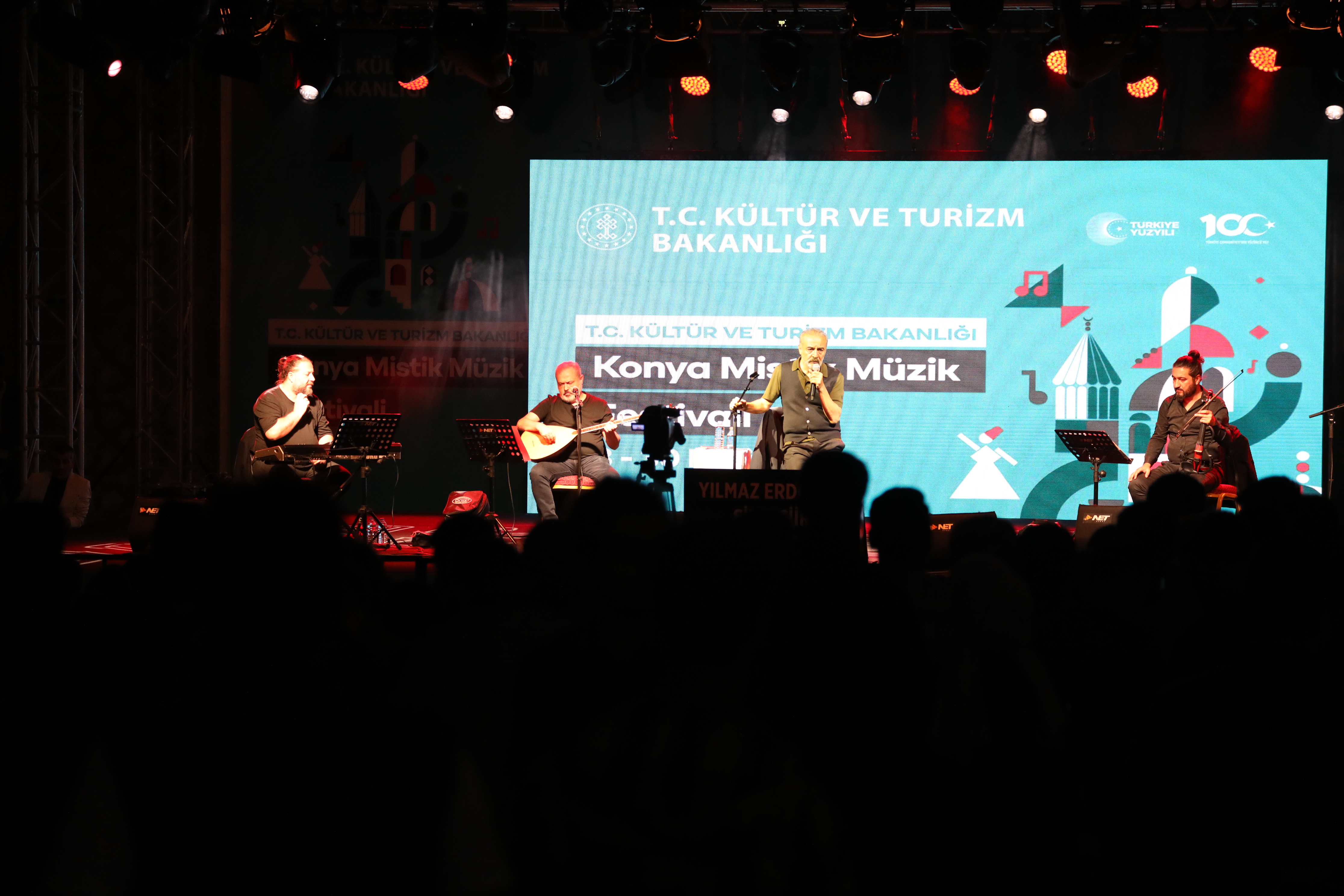 KONYA MİSTİK MÜZİK FESTİVALİ’NİN SON GÜNÜNDE YILMAZ ERDOĞAN KONYALILARLA BULUŞTU