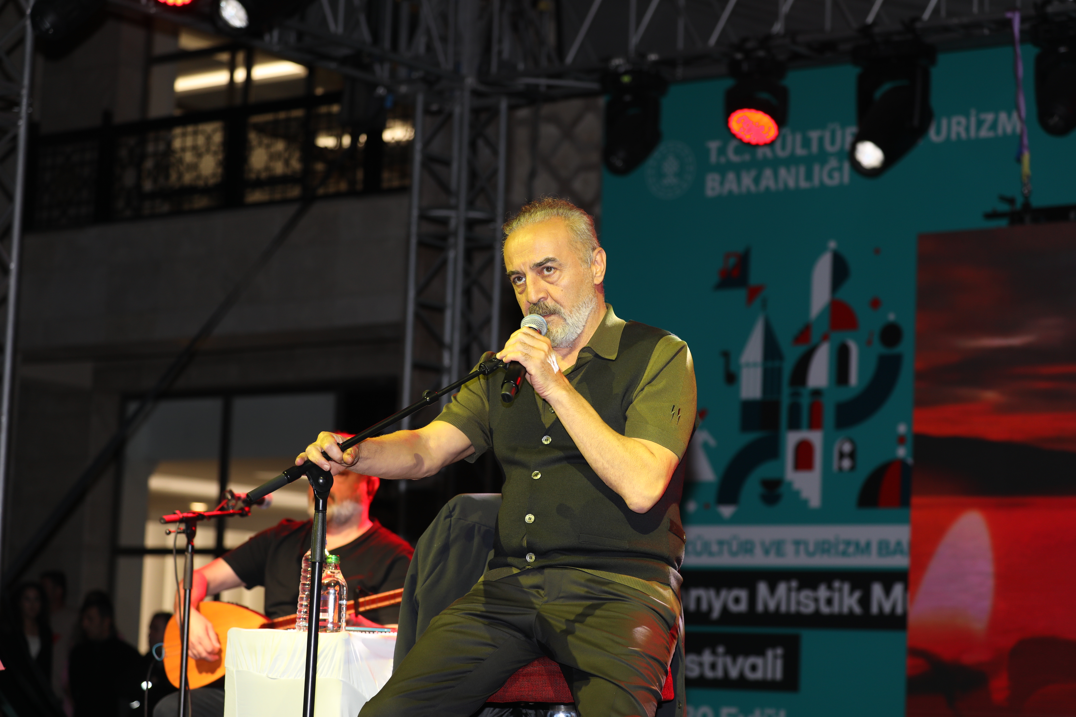KONYA MİSTİK MÜZİK FESTİVALİ’NİN SON GÜNÜNDE YILMAZ ERDOĞAN KONYALILARLA BULUŞTU
