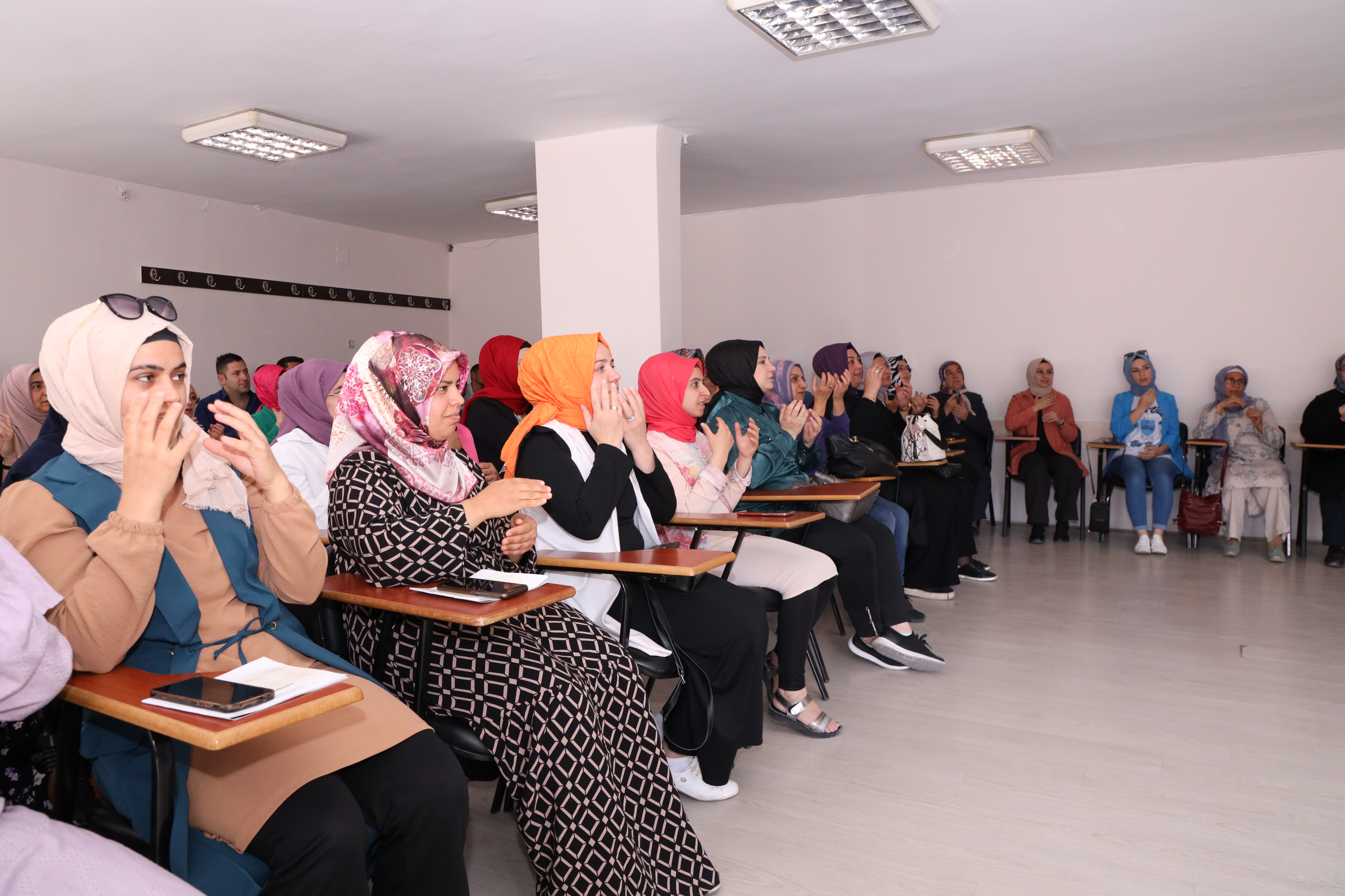 KOMEK VE ASEM PERSONELİNE İŞARET DİLİ EĞİTİMİ