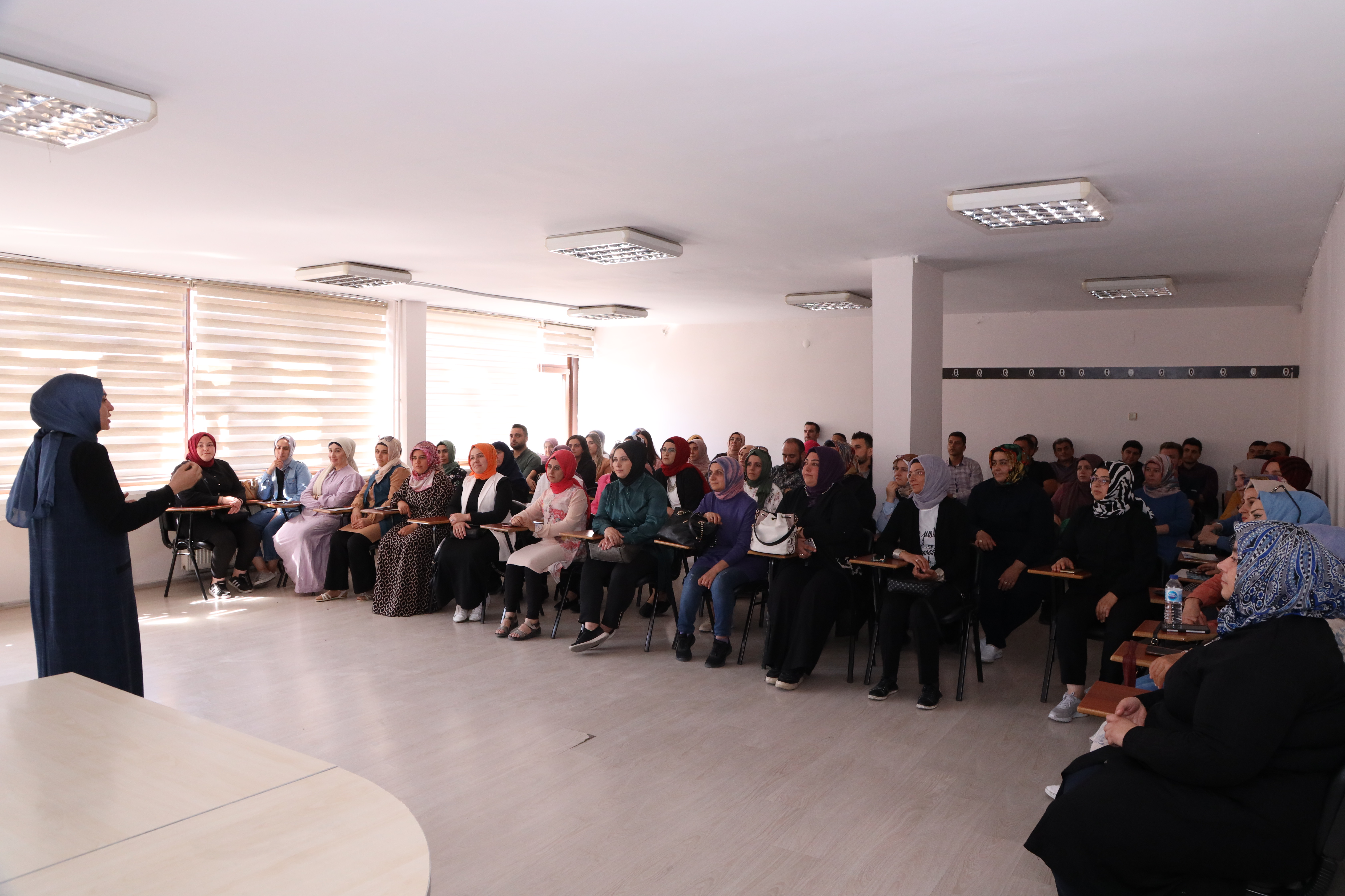 KOMEK VE ASEM PERSONELİNE İŞARET DİLİ EĞİTİMİ
