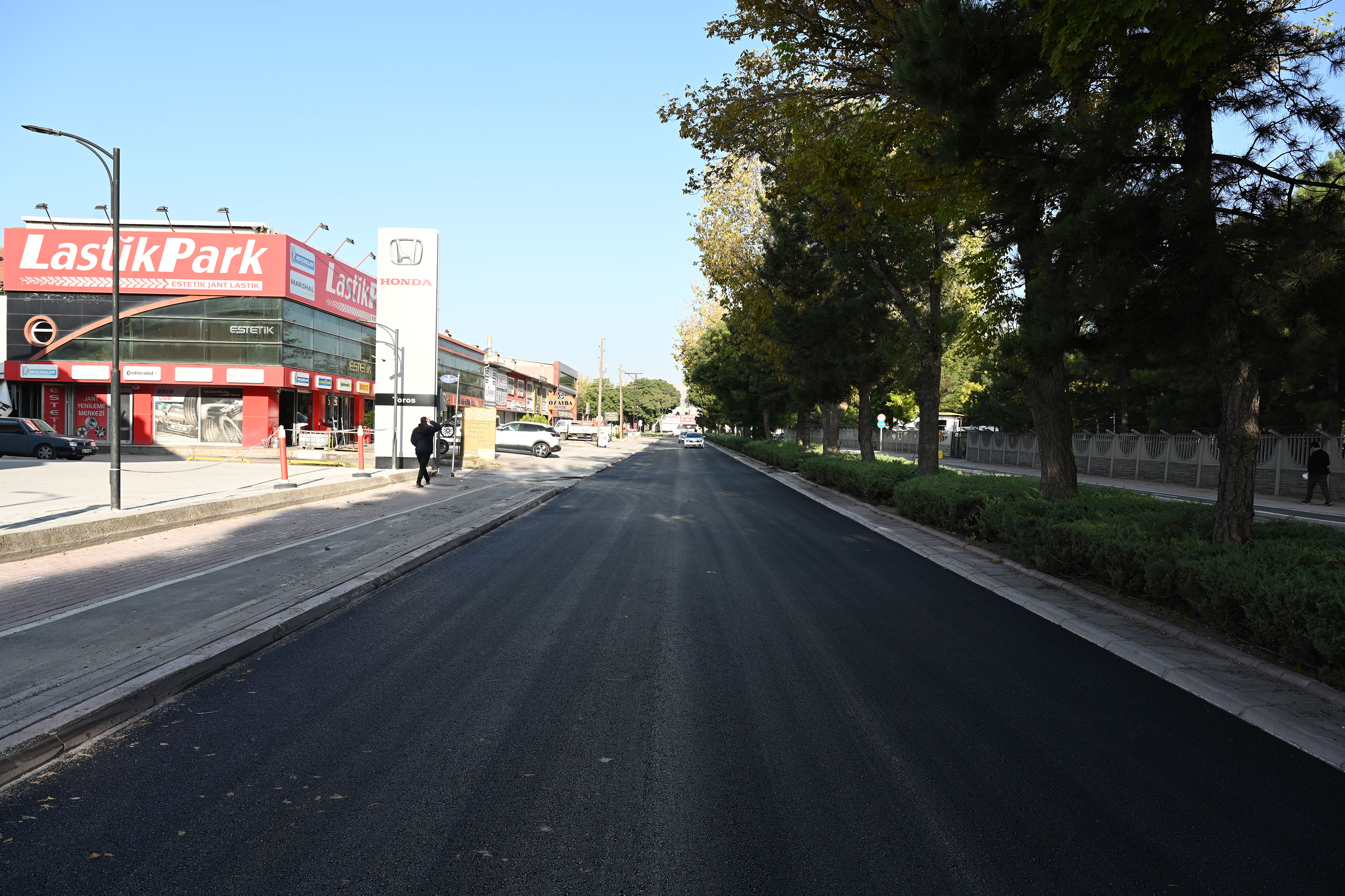 KONYA BÜYÜKŞEHİR ŞEHİR MERKEZİNDE YOL ALTYAPISINI GÜÇLENDİRMEYE DEVAM EDİYOR