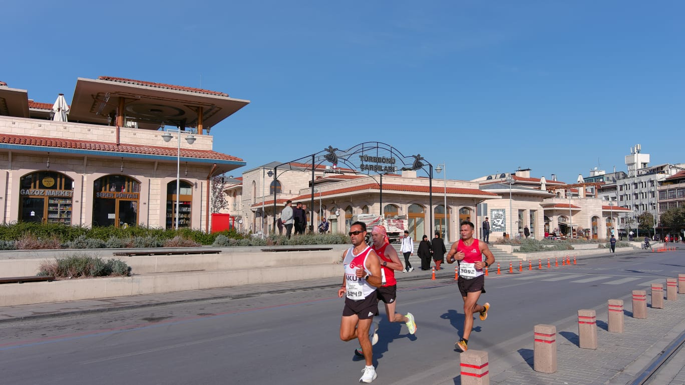 BİNLERCE SPORCU 2. ULUSLARARASI KONYA YARI MARATONU’NDA “İYİLİK” İÇİN KOŞTU