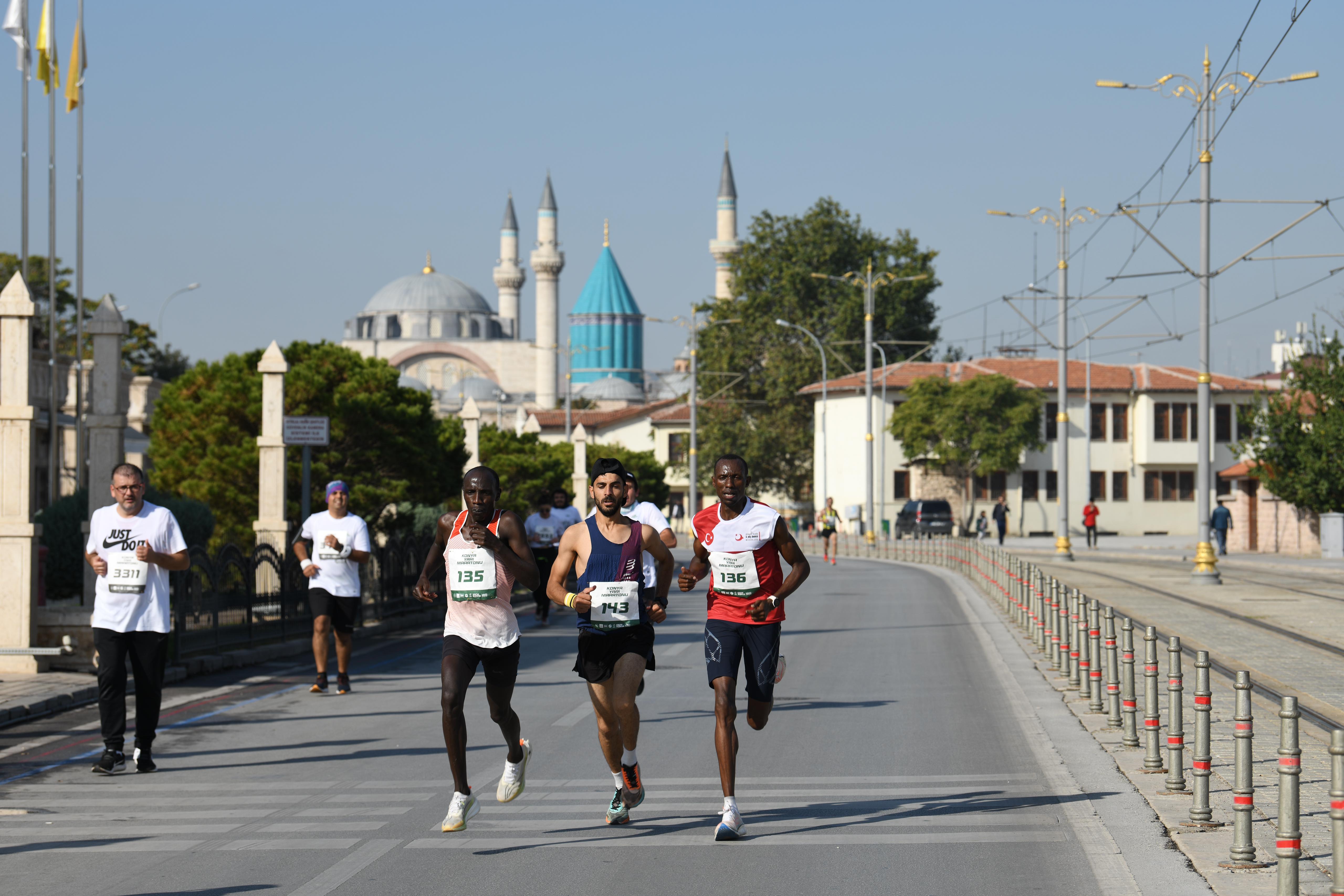BİNLERCE SPORCU 2. ULUSLARARASI KONYA YARI MARATONU’NDA “İYİLİK” İÇİN KOŞTU