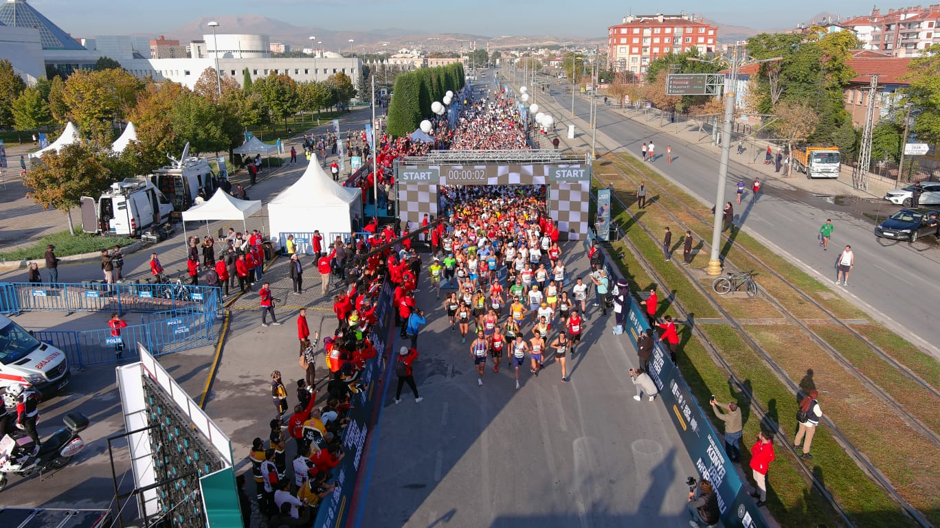 BİNLERCE SPORCU 2. ULUSLARARASI KONYA YARI MARATONU’NDA “İYİLİK” İÇİN KOŞTU