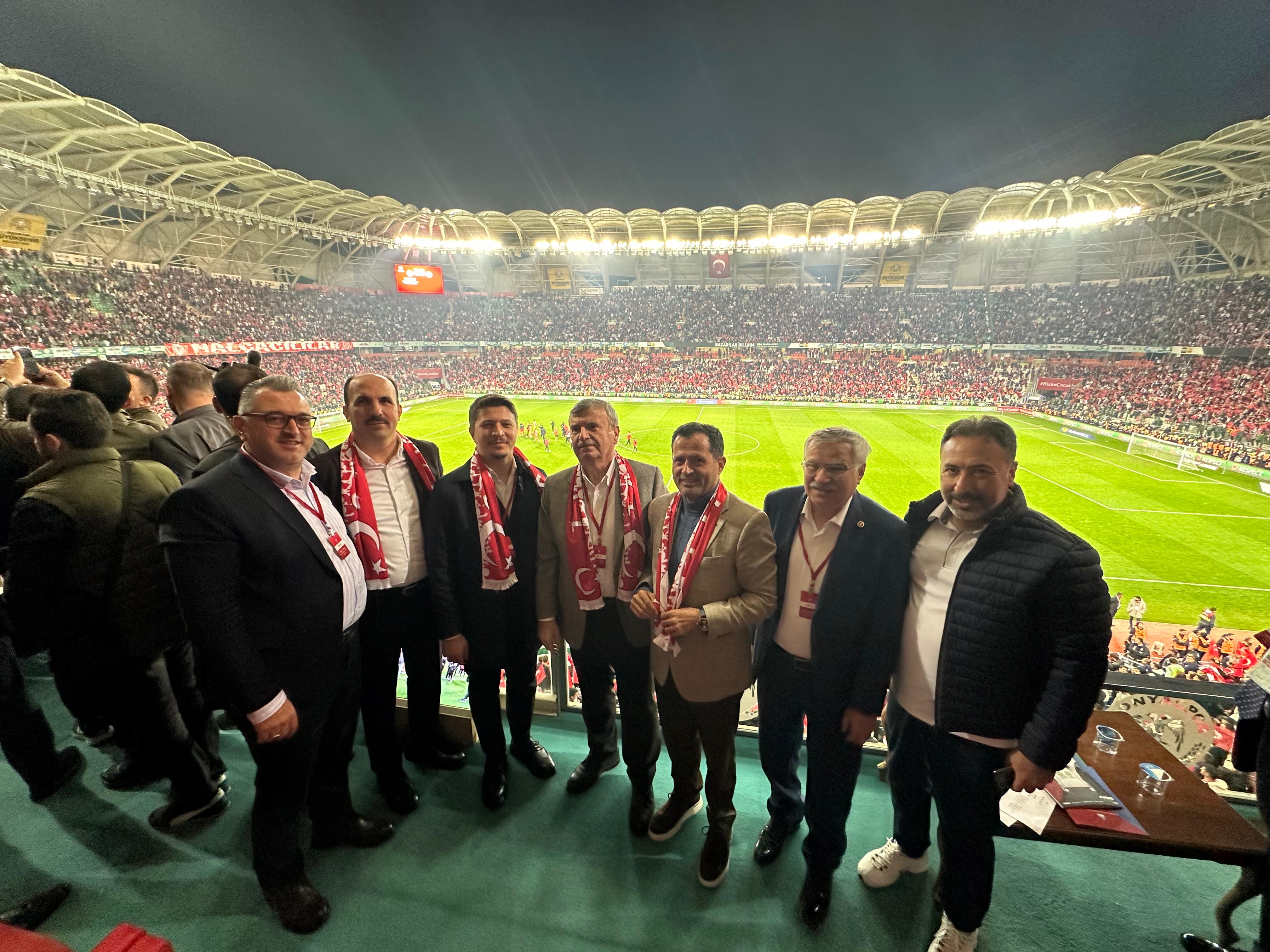 BAŞKAN ALTAY MİLLİ TAKIMI VE KONYALI TARAFTARLARI KUTLADI