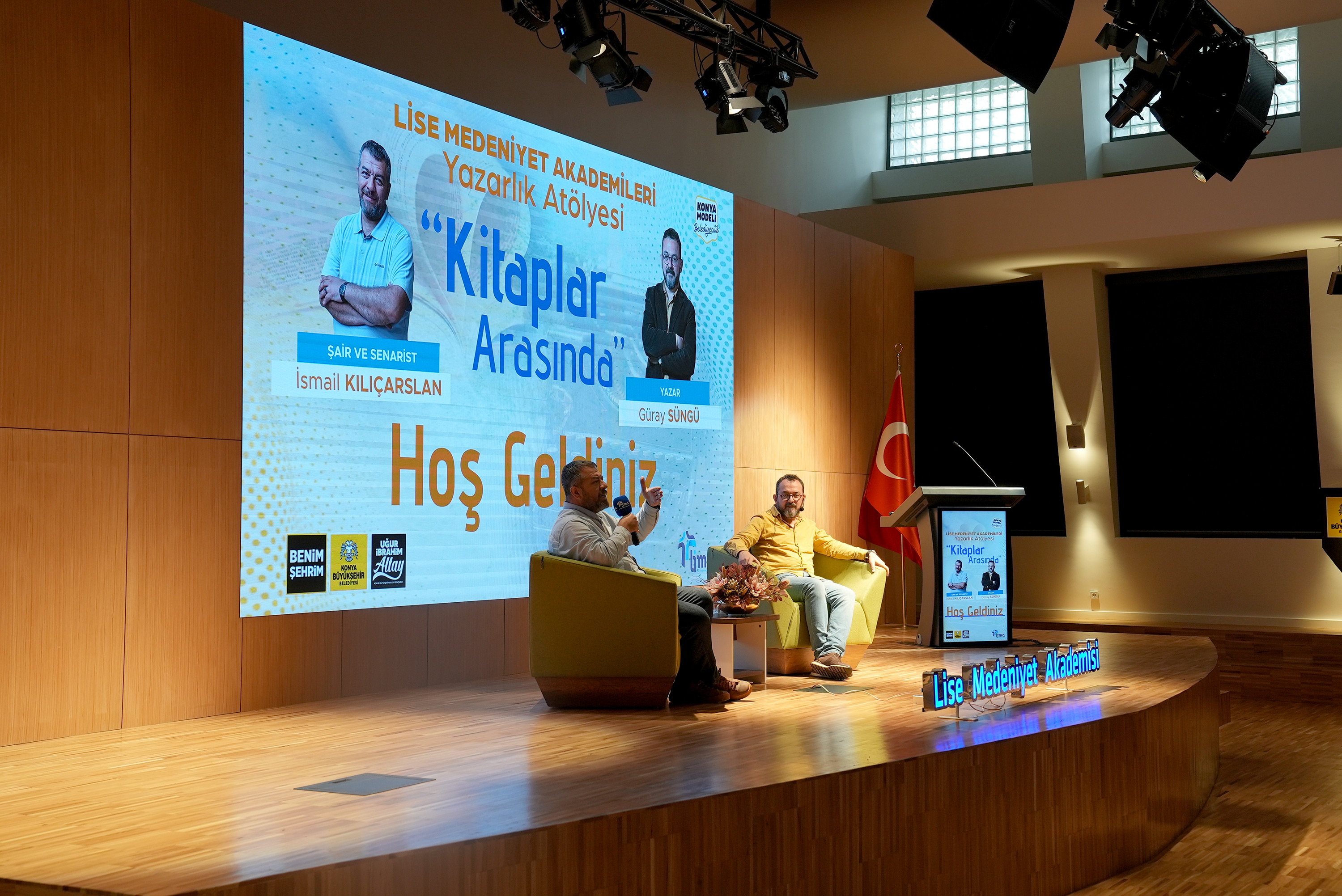 LİSE MEDENİYET AKADEMİLERİ YAZARLIK ATÖLYESİ SEZONUN İLK KONUKLARINI AĞIRLADI