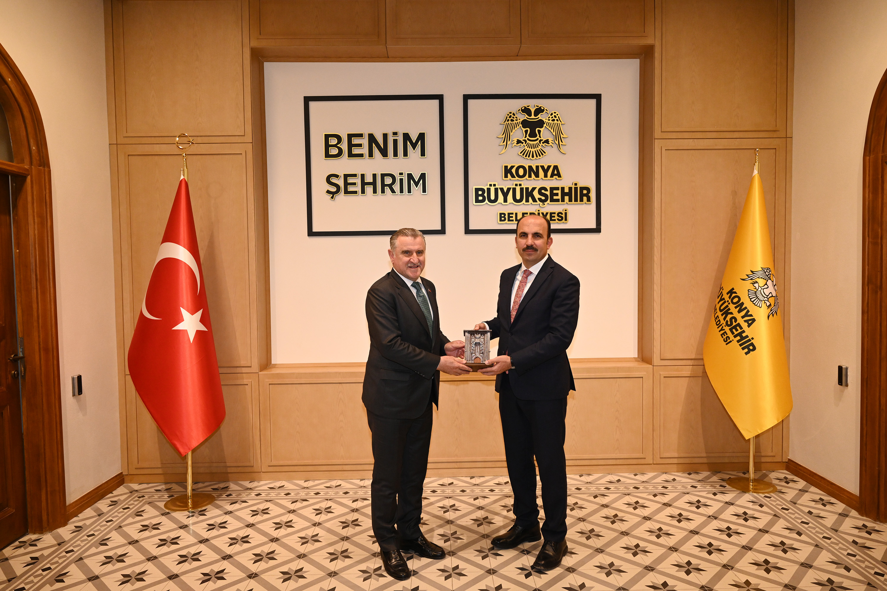 GENÇLİK VE SPOR BAKANI OSMAN AŞKIN BAK BAŞKAN ALTAY’I ZİYARET ETTİ