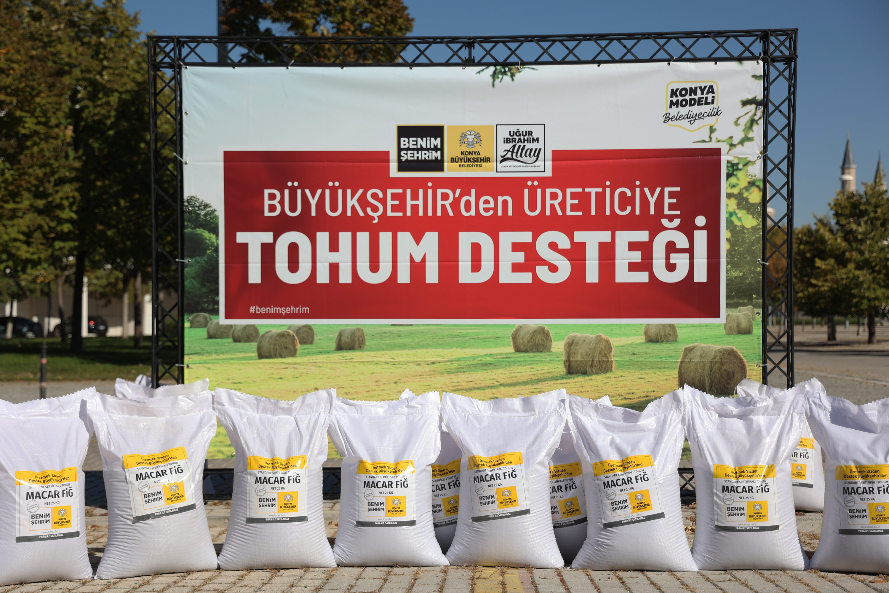BAŞKAN ALTAY: “ŞEHRİMİZE VE ÜLKEMİZE KATKI SAĞLAYAN ÇİFTÇİLERİMİZİN YANINDA OLMAYA DEVAM EDECEĞİZ”