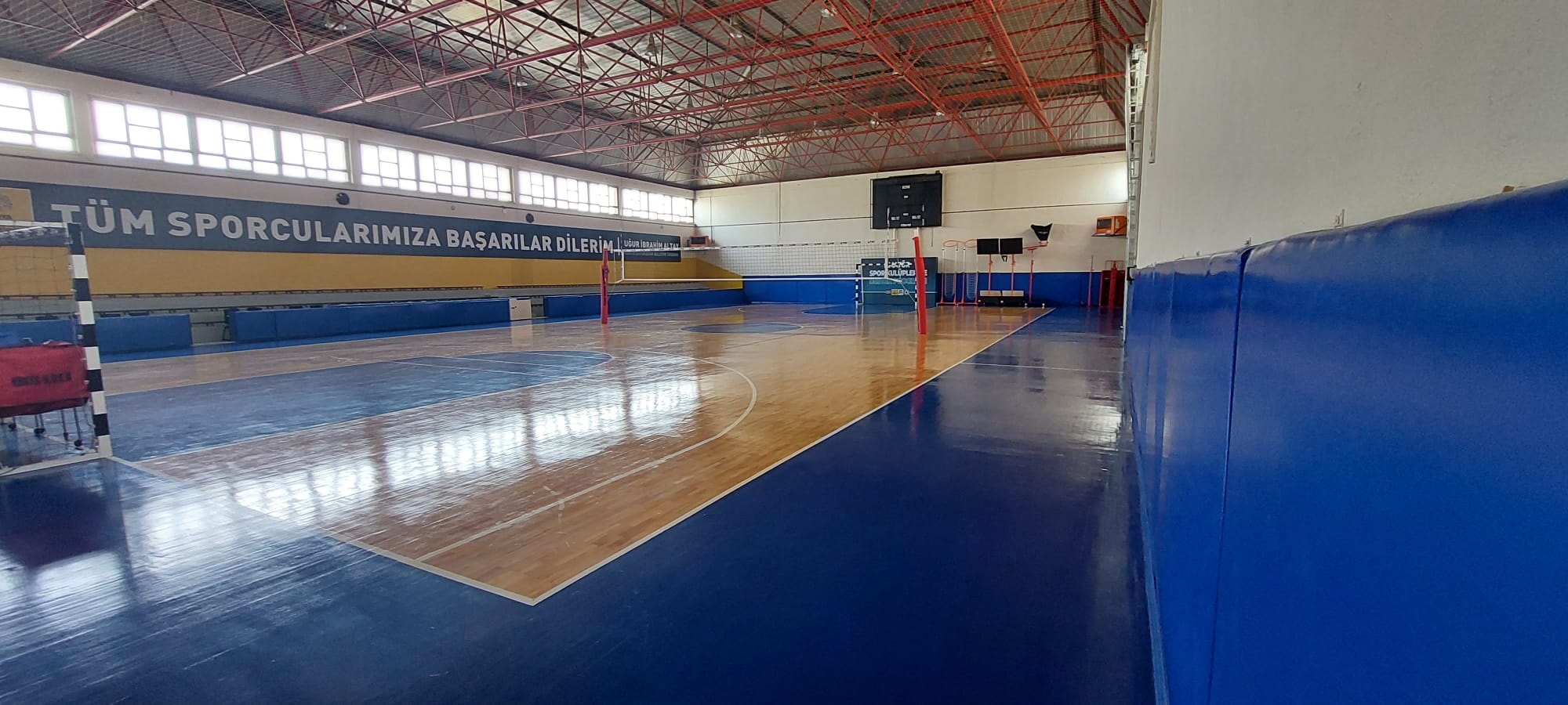FATİH SULTAN MEHMET SPOR SALONU