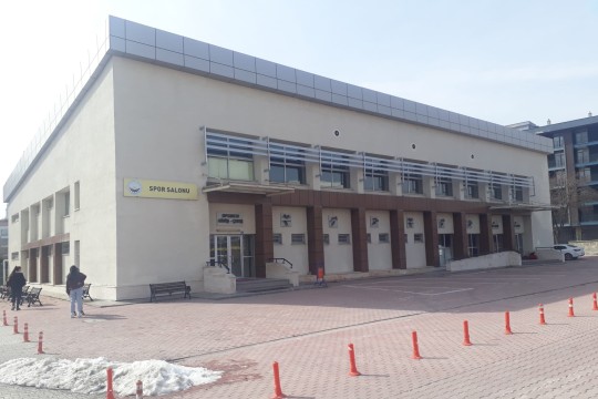 KILIÇARSLAN İMKB MESLEKİ VE TEKNİK ANADOLU LİSESİ SPOR SALONU 