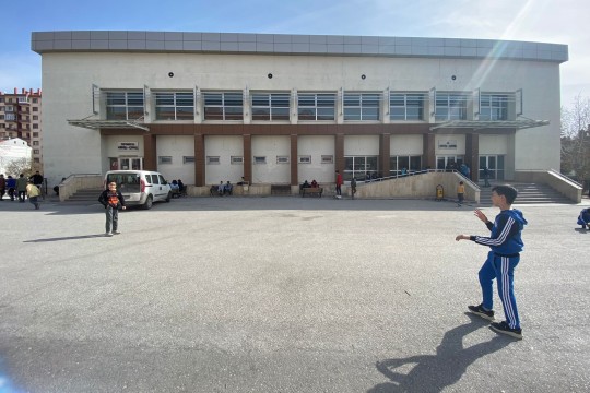 N. FAZIL KISAKÜREK SPOR SALONU
