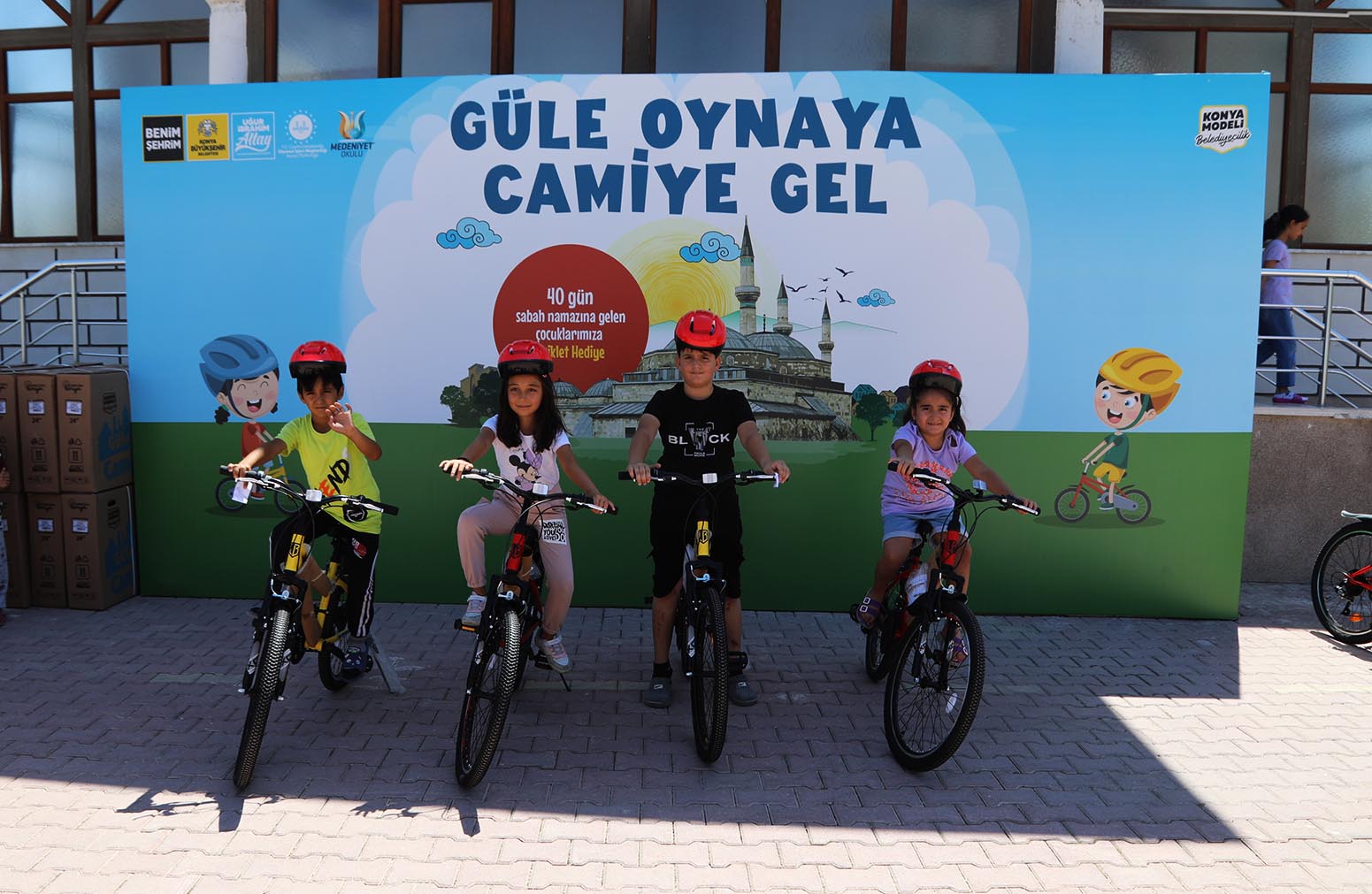 GÜLE OYNAYA CAMİYE GEL