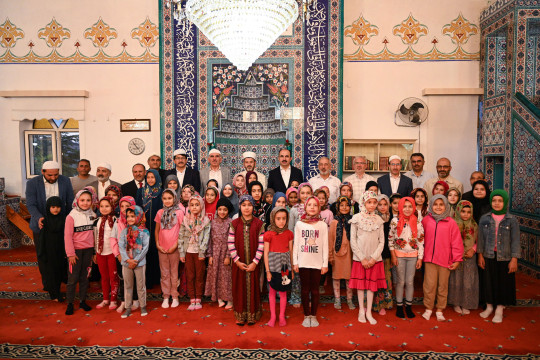GÜLE OYNAYA CAMİYE GEL