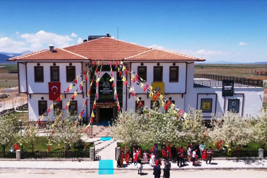 YALIHÜYÜK ŞEHİR KONAĞI