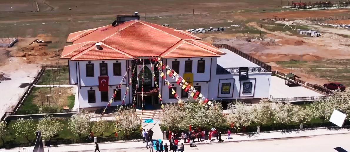 YALIHÜYÜK ŞEHİR KONAĞI