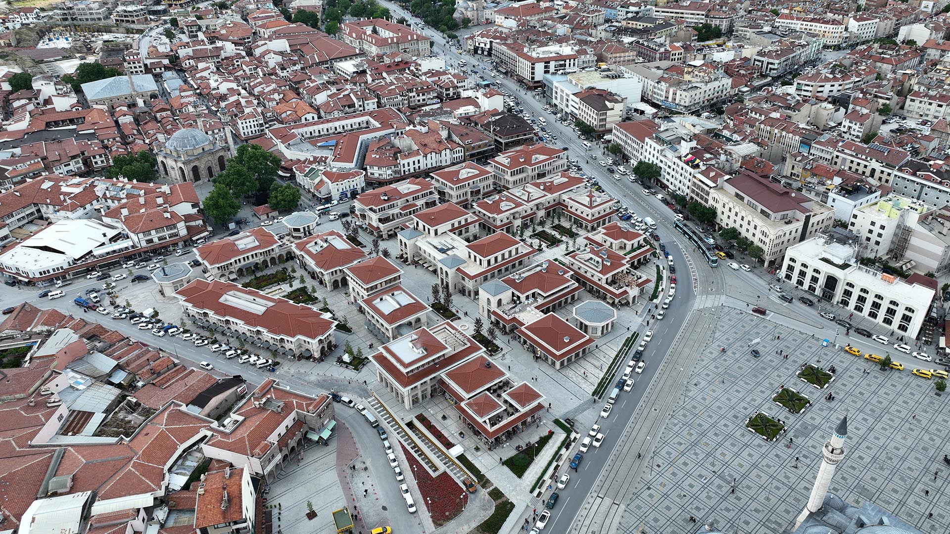 TÜRBE ÖNÜ ÇARŞILARI