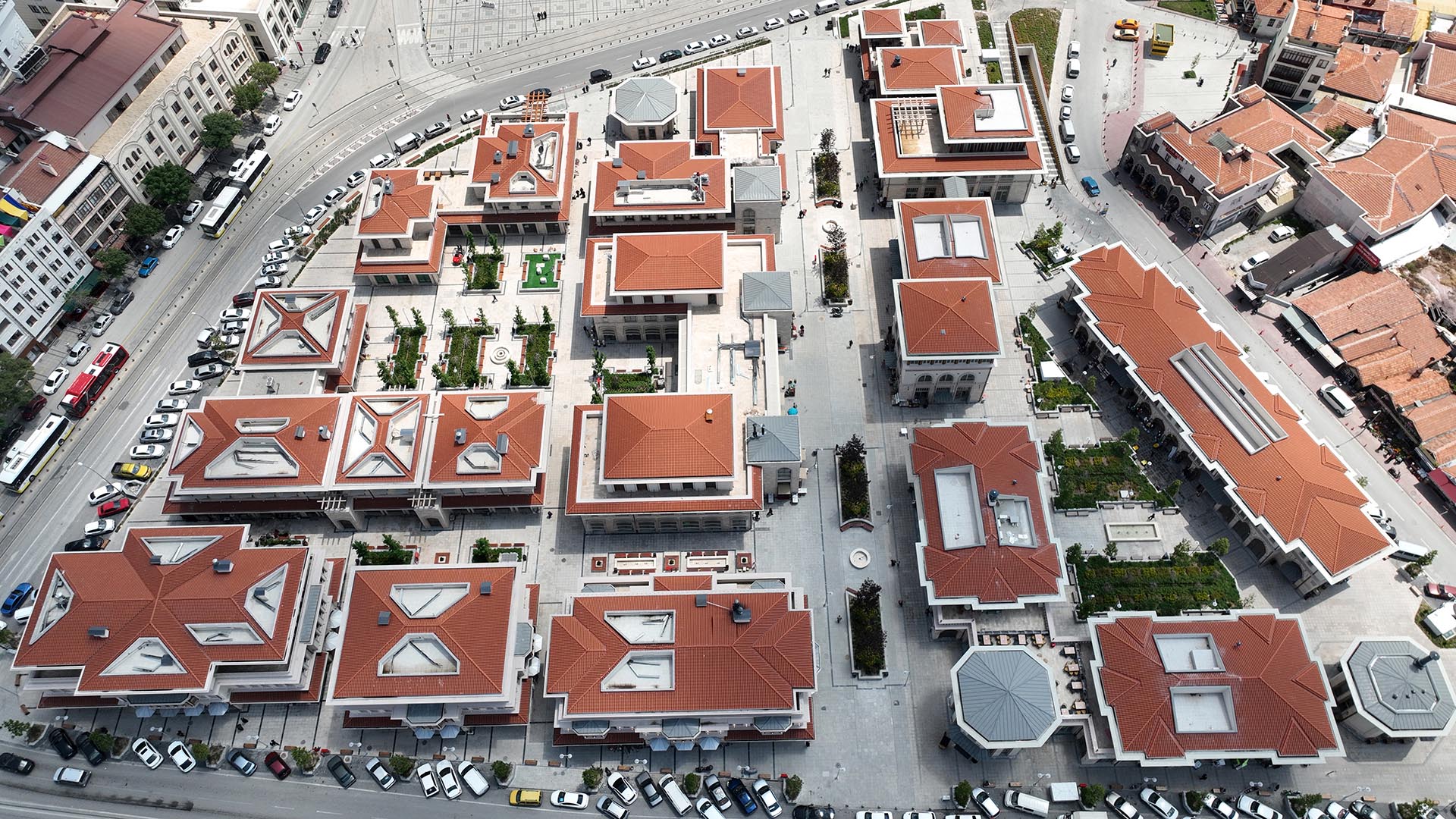 TÜRBE ÖNÜ ÇARŞILARI