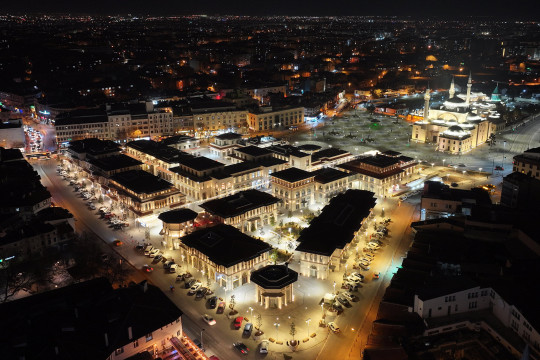 TÜRBE ÖNÜ ÇARŞILARI