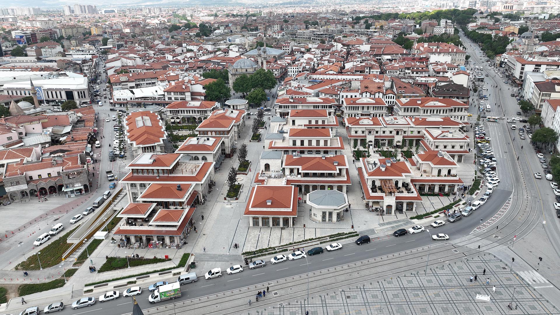 TÜRBE ÖNÜ ÇARŞILARI