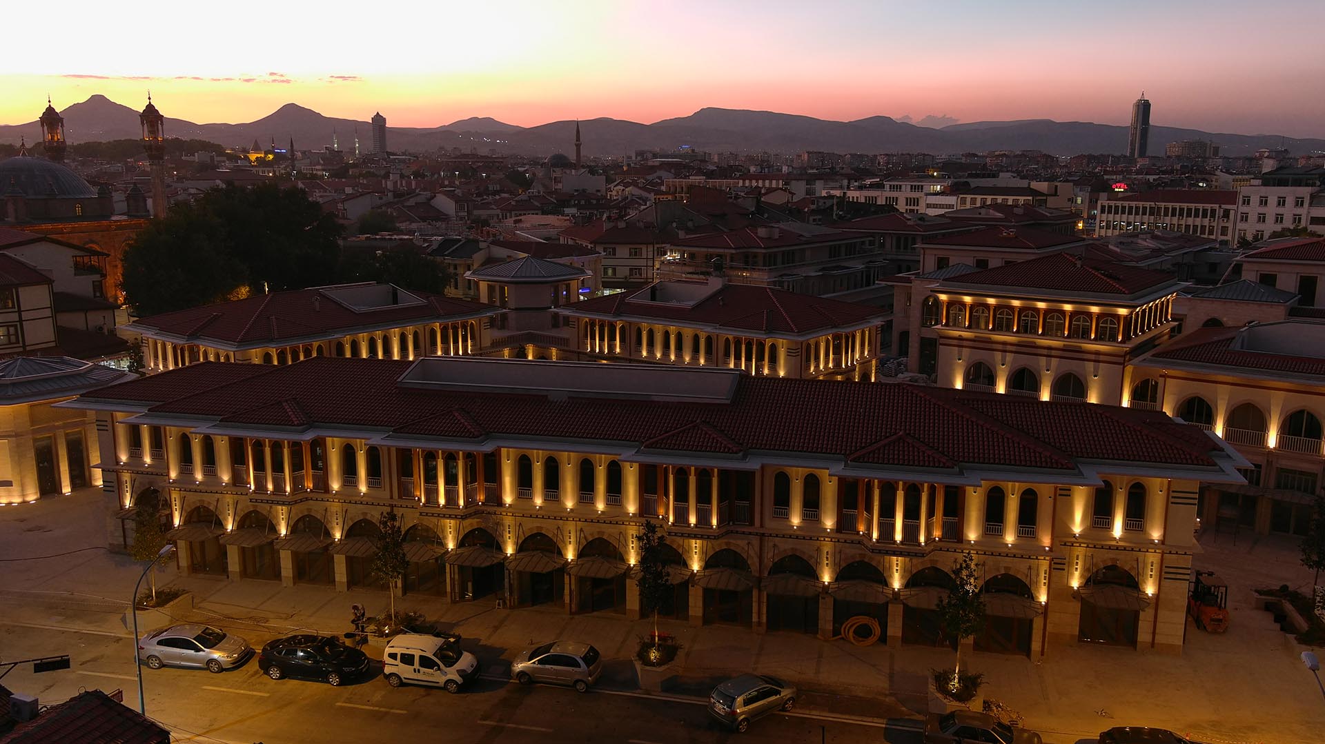 TÜRBE ÖNÜ ÇARŞILARI