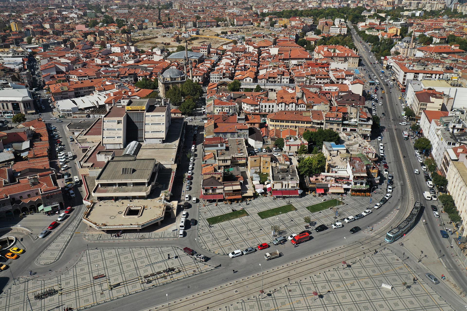 TÜRBE ÖNÜ ÇARŞILARI