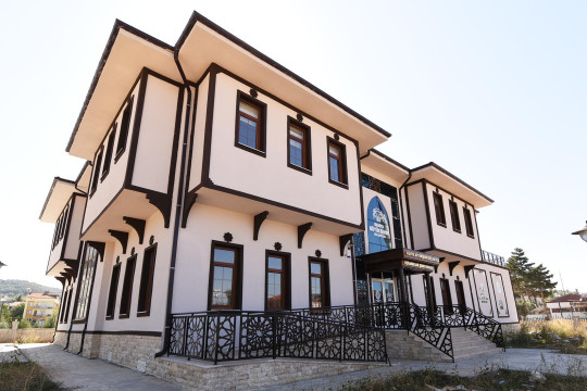 DOĞANHİSAR ŞEHİR KONAĞI