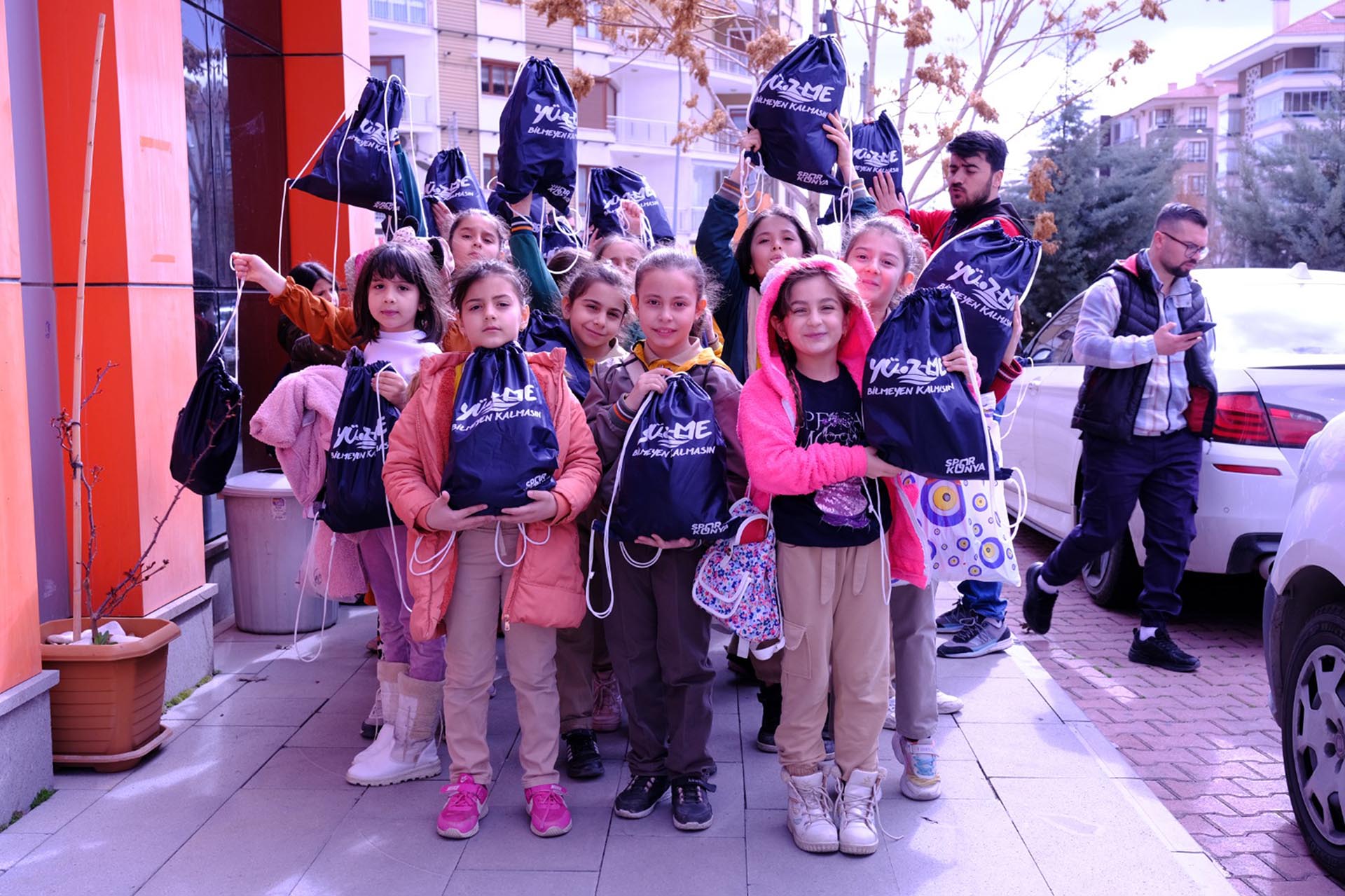 YÜZME BİLMEYEN KALMASIN