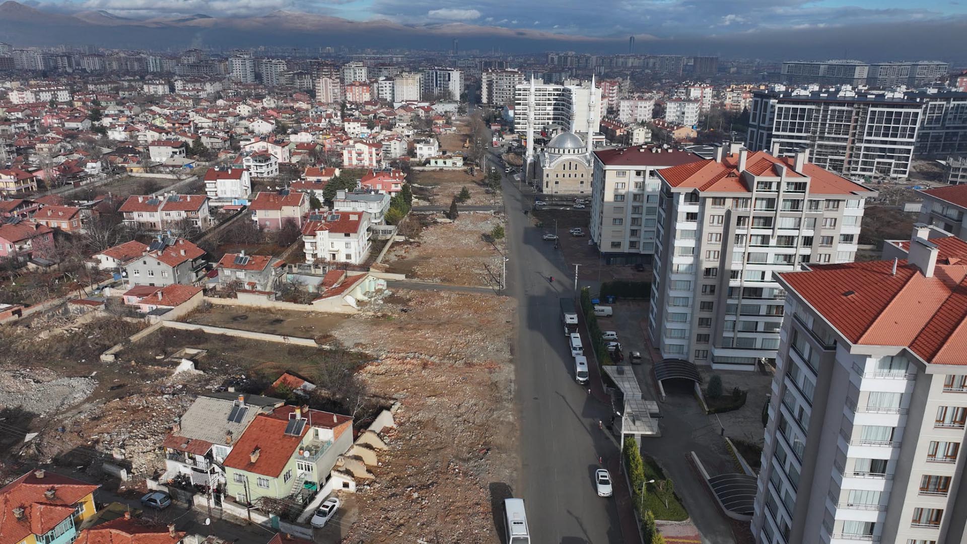 KÜÇÜK AYMANAS CADDESİ
