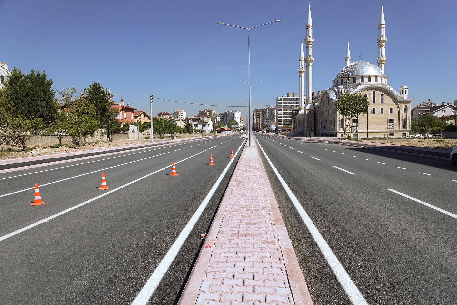 KÜÇÜK AYMANAS CADDESİ