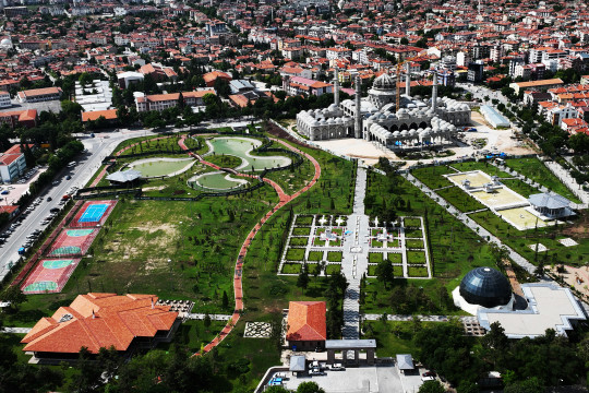 MİLLET BAHÇESİ